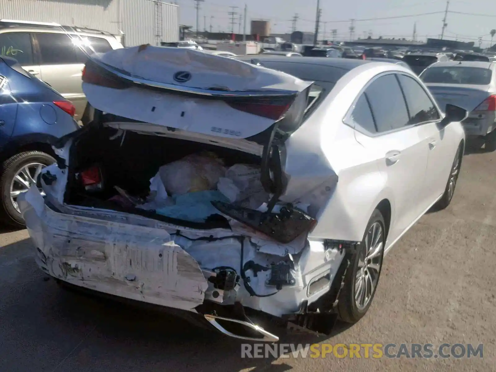 4 Photograph of a damaged car JTHBZ1B15K2005193 LEXUS ES350 2019