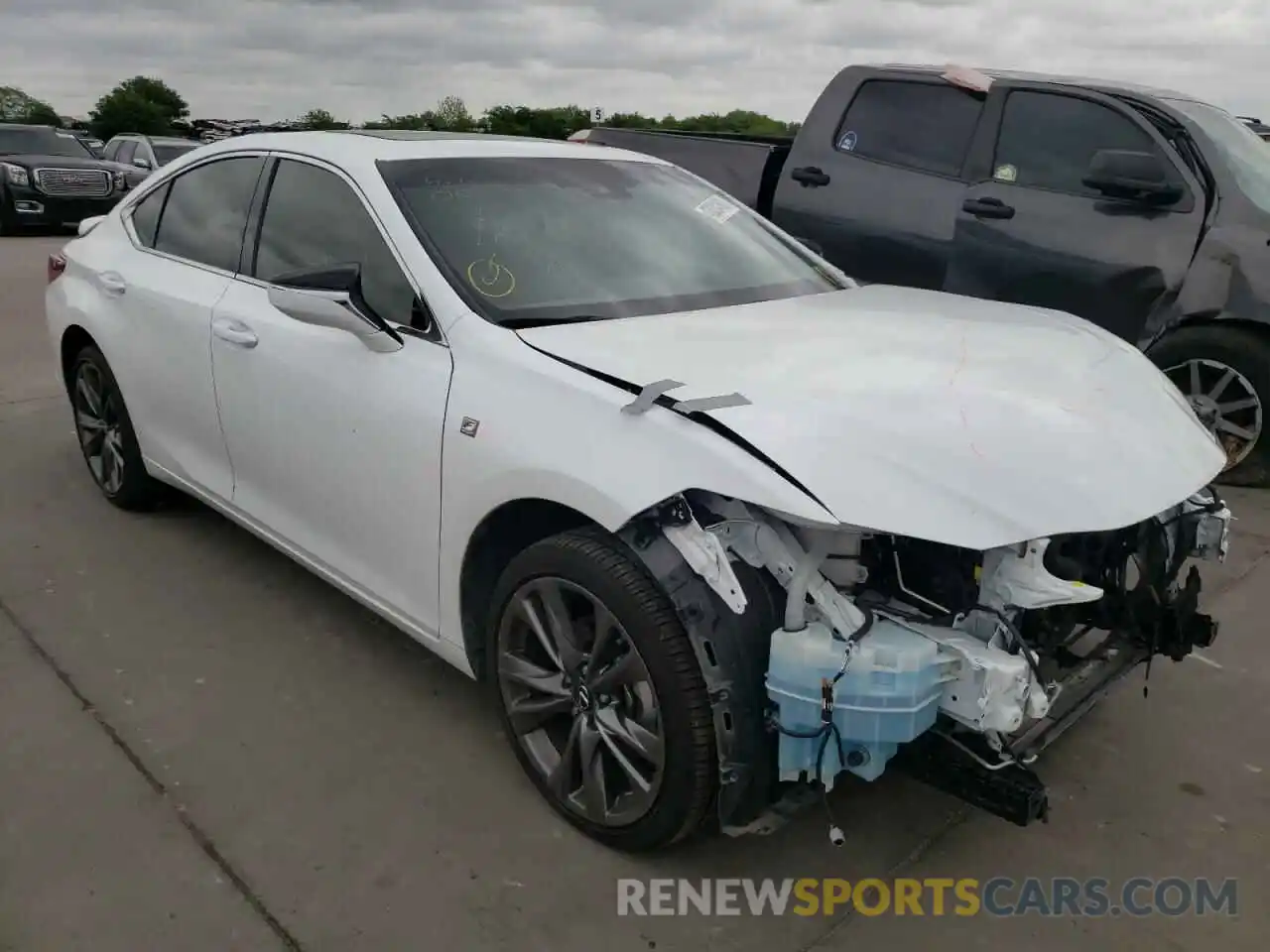 1 Photograph of a damaged car JTHBZ1B19K2000238 LEXUS ES350 2019