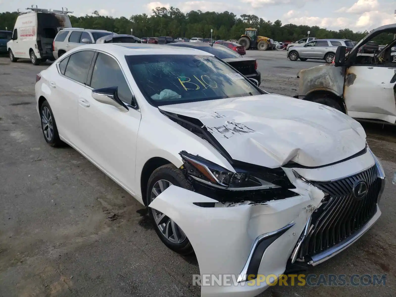 1 Photograph of a damaged car 58ACZ1B10LU067469 LEXUS ES350 2020