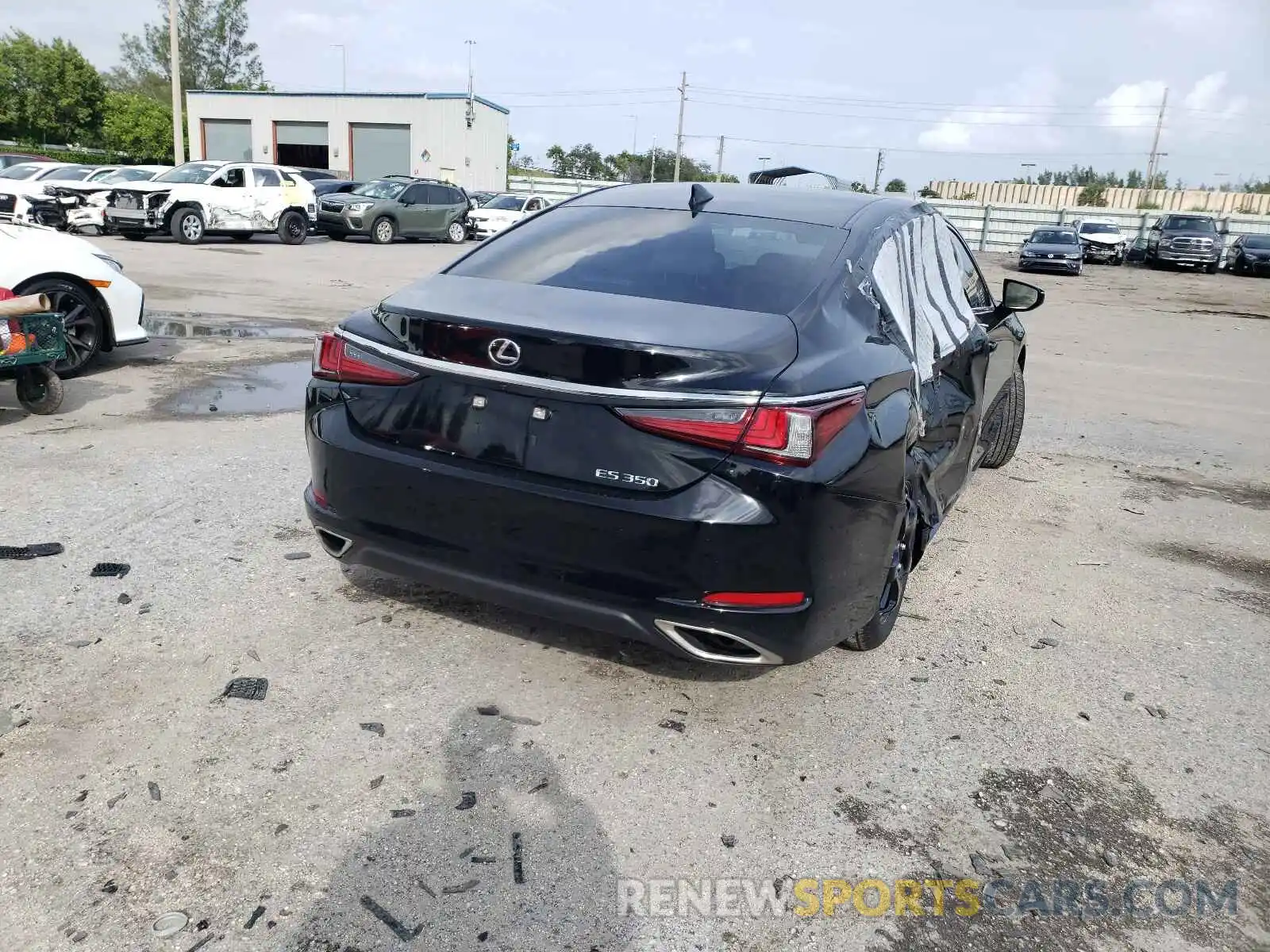 4 Photograph of a damaged car 58ACZ1B11LU076097 LEXUS ES350 2020