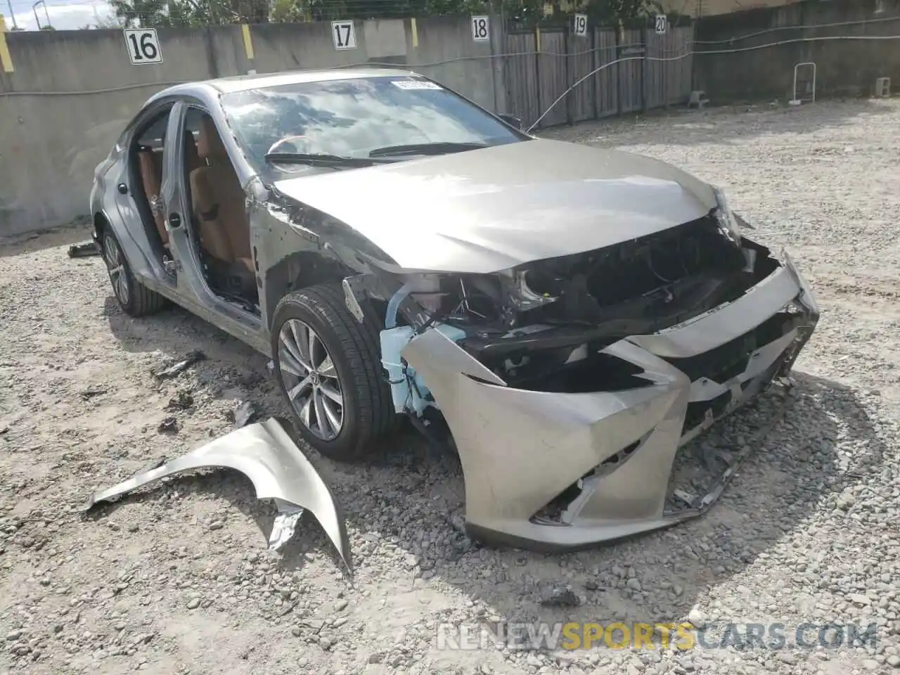 1 Photograph of a damaged car 58ACZ1B13LU059589 LEXUS ES350 2020