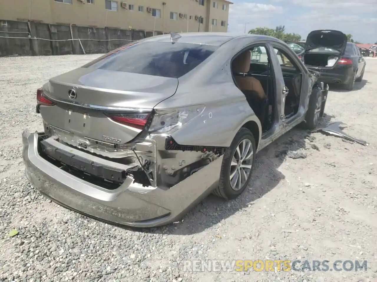 4 Photograph of a damaged car 58ACZ1B13LU059589 LEXUS ES350 2020