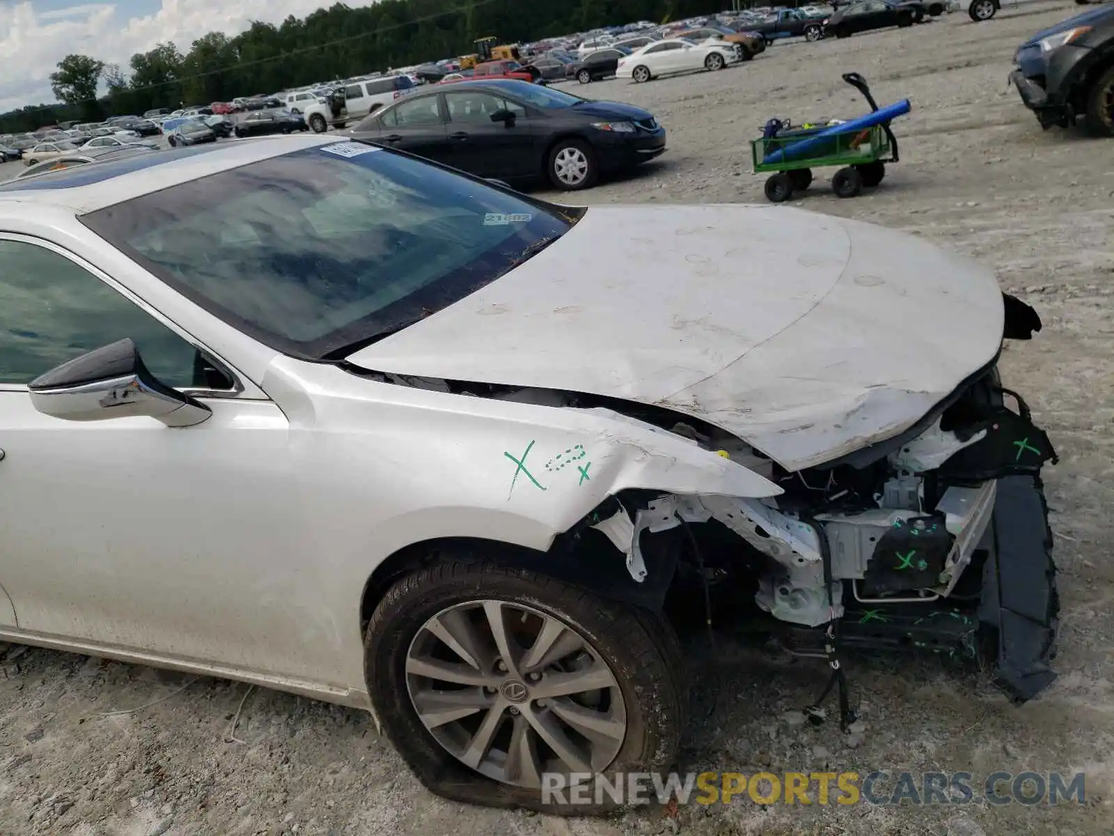 9 Photograph of a damaged car 58ACZ1B13LU059866 LEXUS ES350 2020