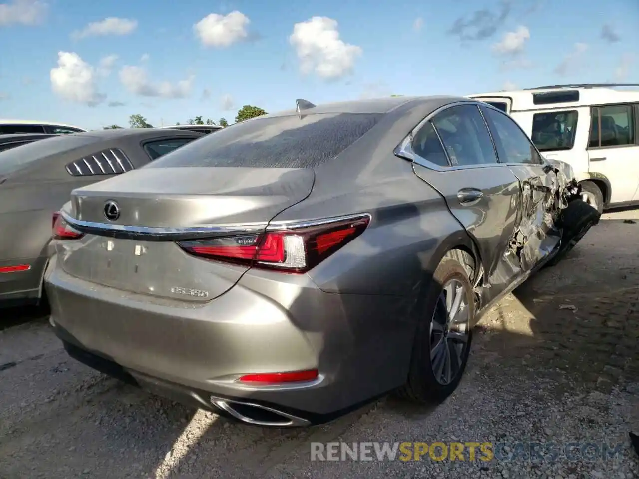 4 Photograph of a damaged car 58ACZ1B14LU081648 LEXUS ES350 2020