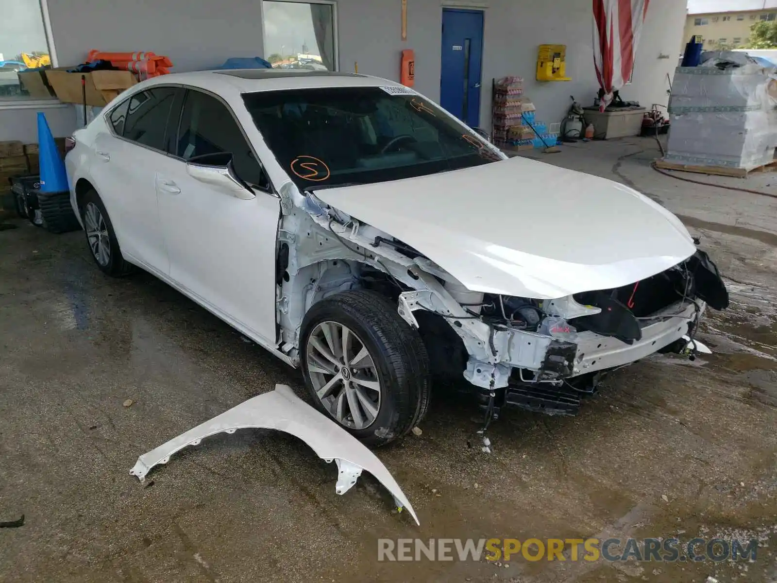 1 Photograph of a damaged car 58ACZ1B15LU053888 LEXUS ES350 2020