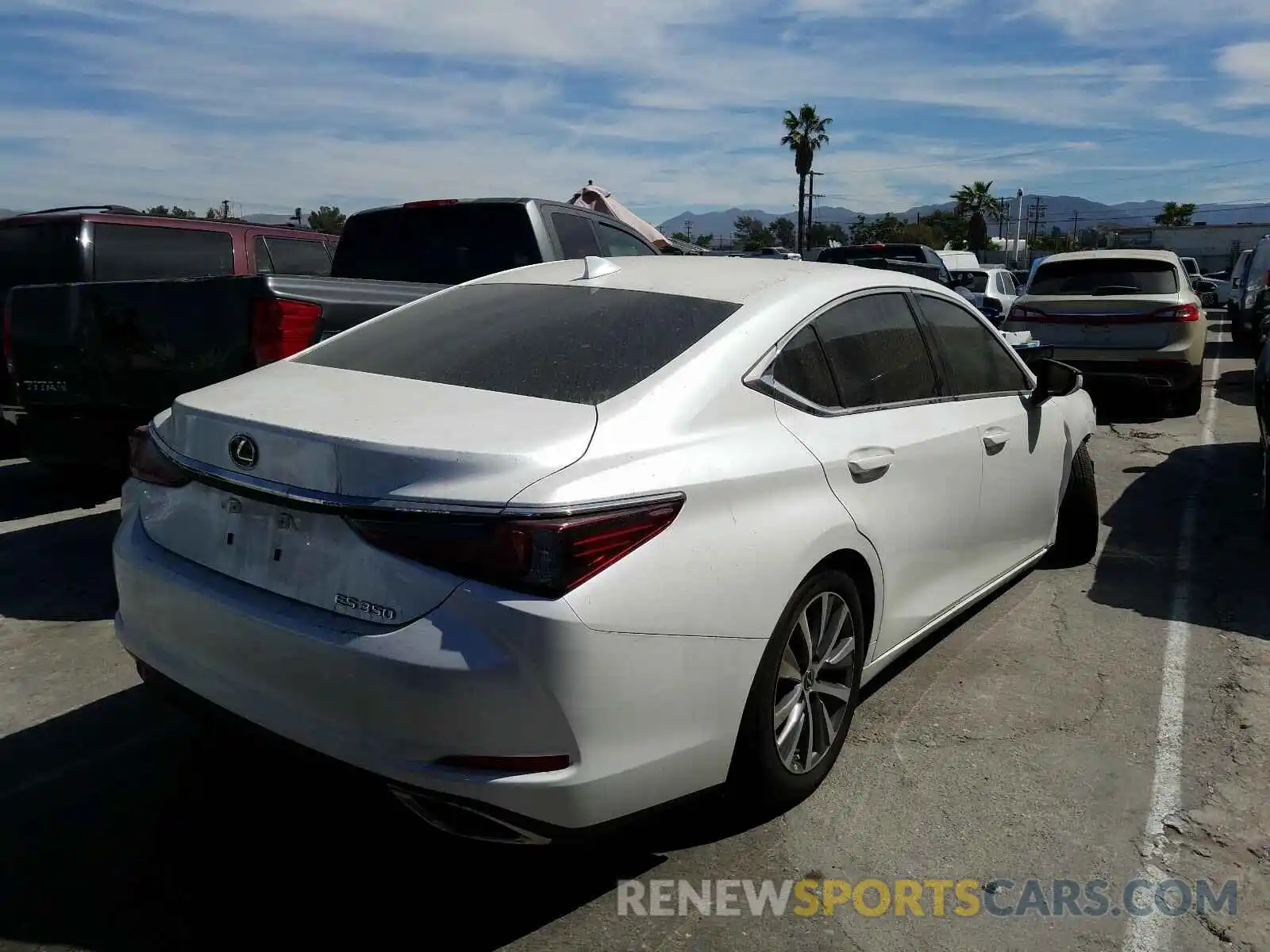 4 Photograph of a damaged car 58ACZ1B15LU060713 LEXUS ES350 2020