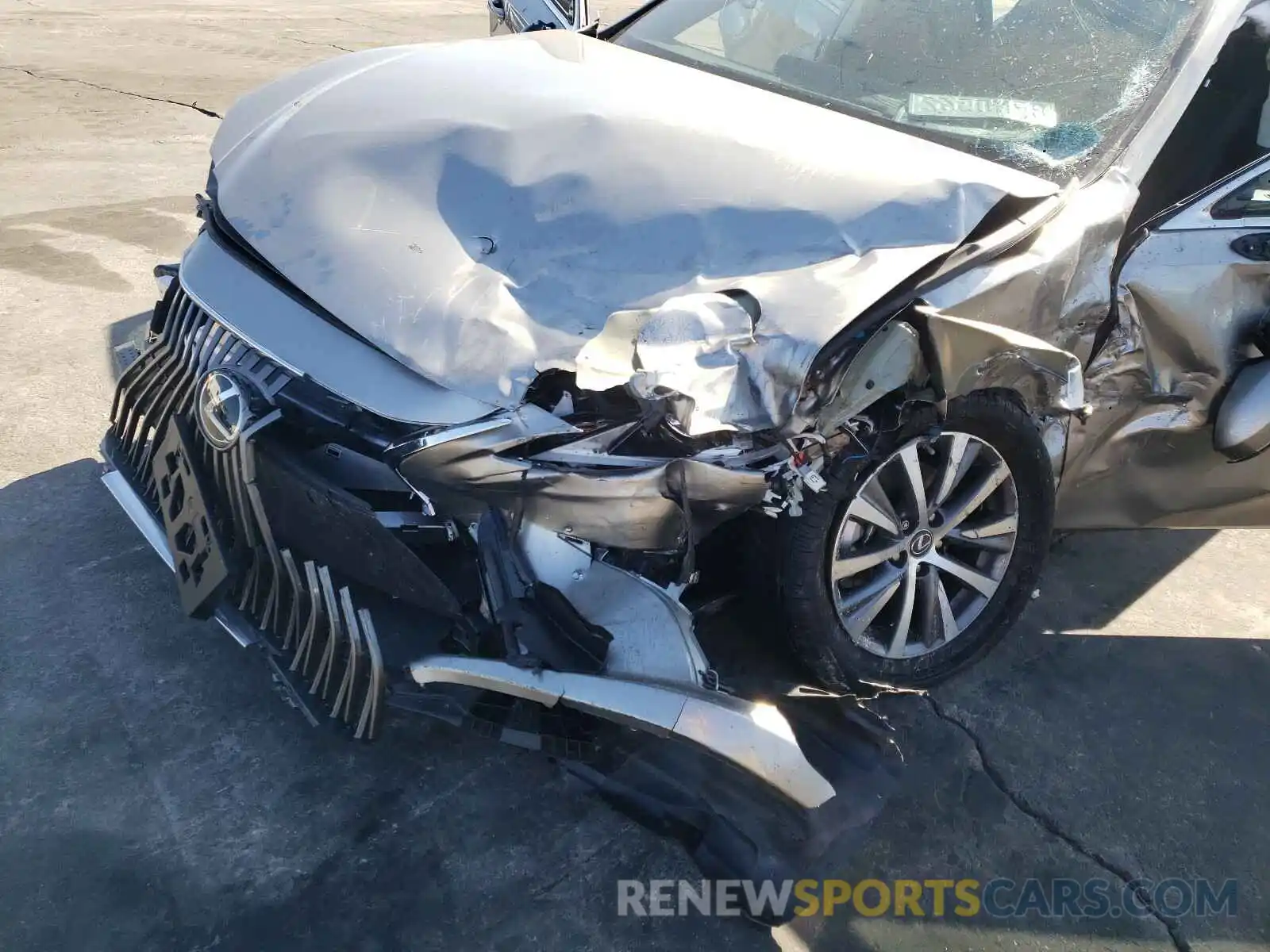 9 Фотография поврежденного автомобиля 58ACZ1B18LU067543 LEXUS ES350 2020