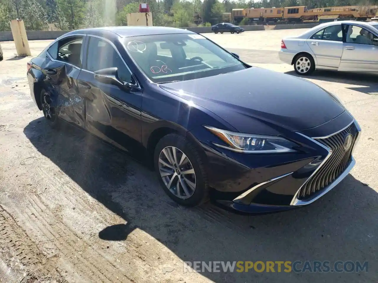 1 Photograph of a damaged car 58ACZ1B19LU062156 LEXUS ES350 2020