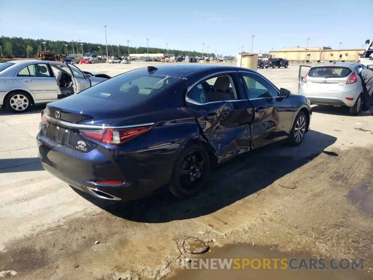 4 Photograph of a damaged car 58ACZ1B19LU062156 LEXUS ES350 2020