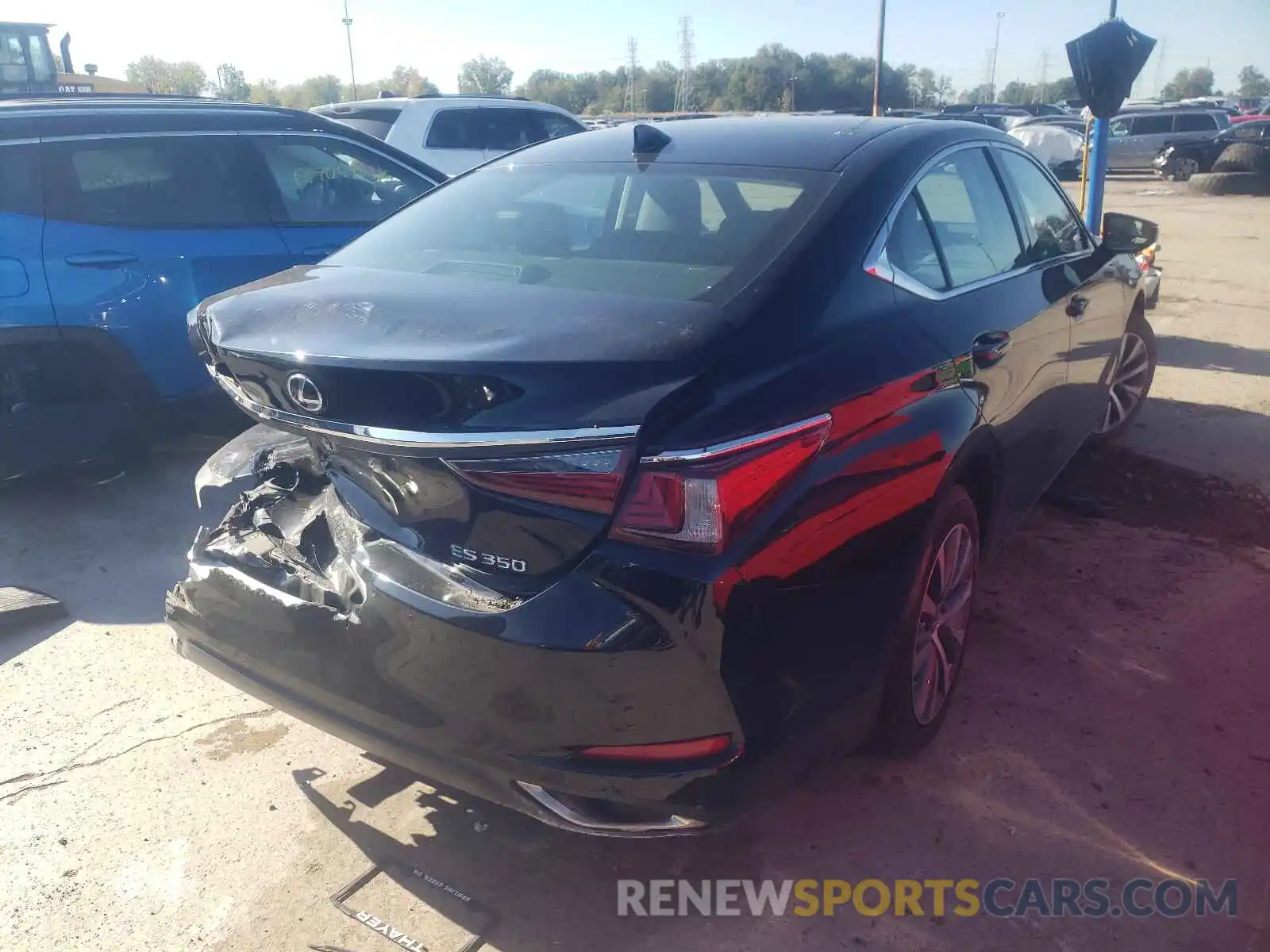 4 Photograph of a damaged car 58ADZ1B10LU051969 LEXUS ES350 2020