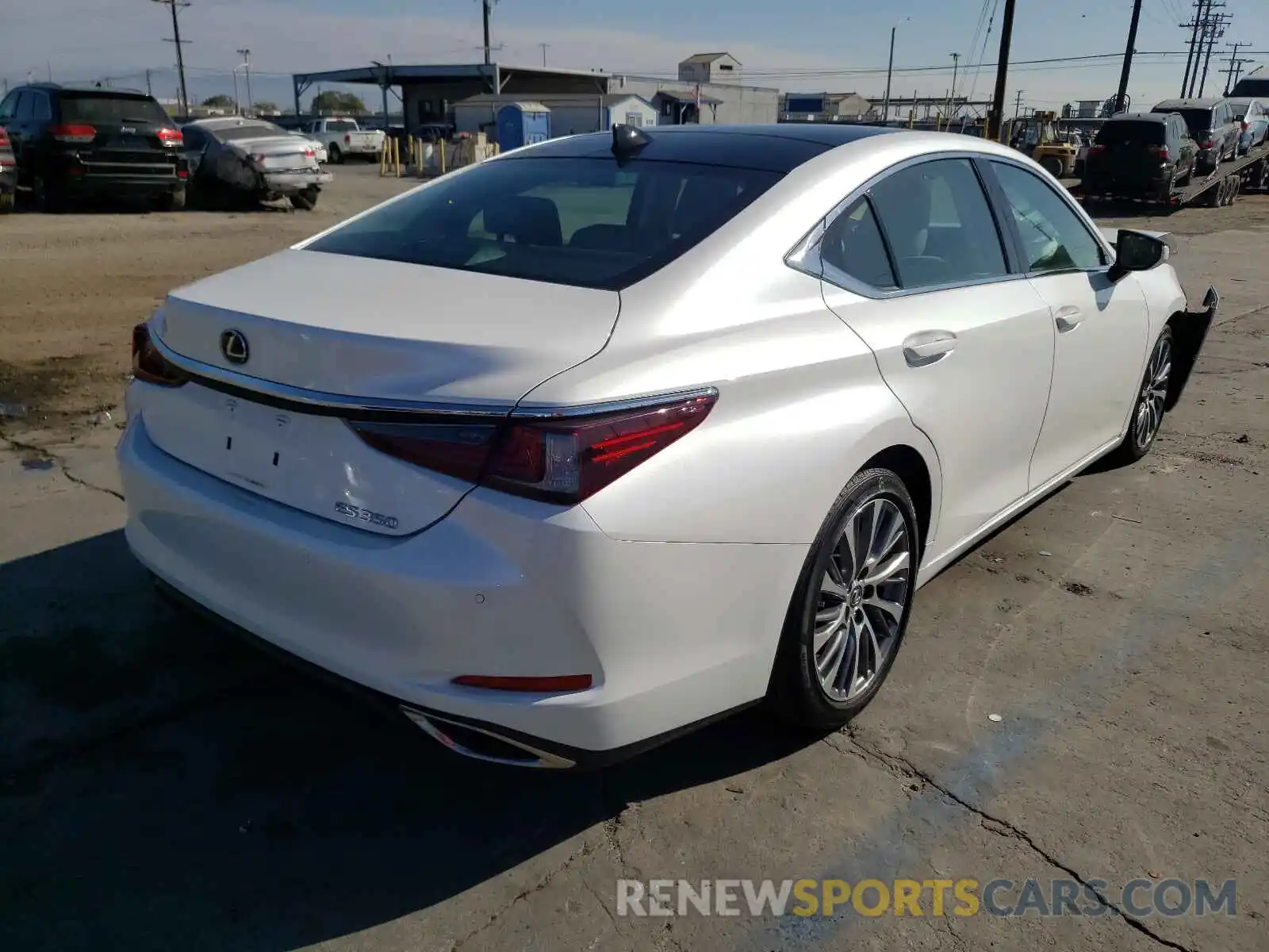 4 Photograph of a damaged car 58ADZ1B10LU062261 LEXUS ES350 2020