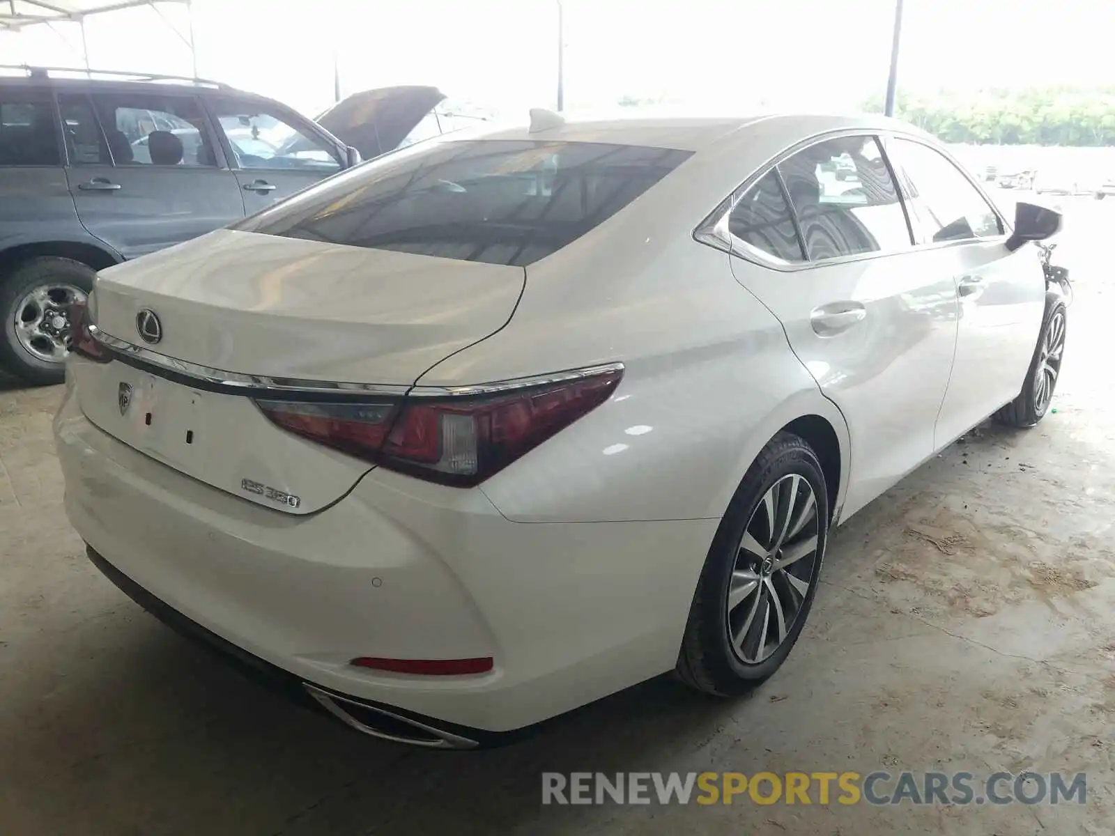 4 Photograph of a damaged car 58ADZ1B10LU065774 LEXUS ES350 2020