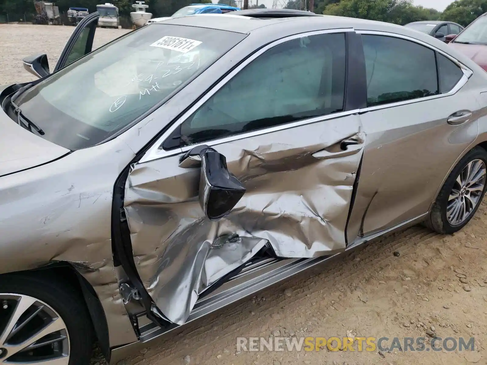 9 Photograph of a damaged car 58ADZ1B10LU069100 LEXUS ES350 2020