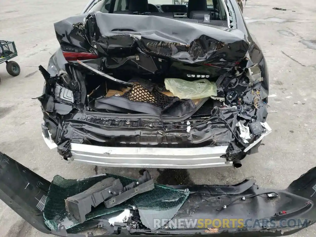 9 Photograph of a damaged car 58ADZ1B10LU072188 LEXUS ES350 2020