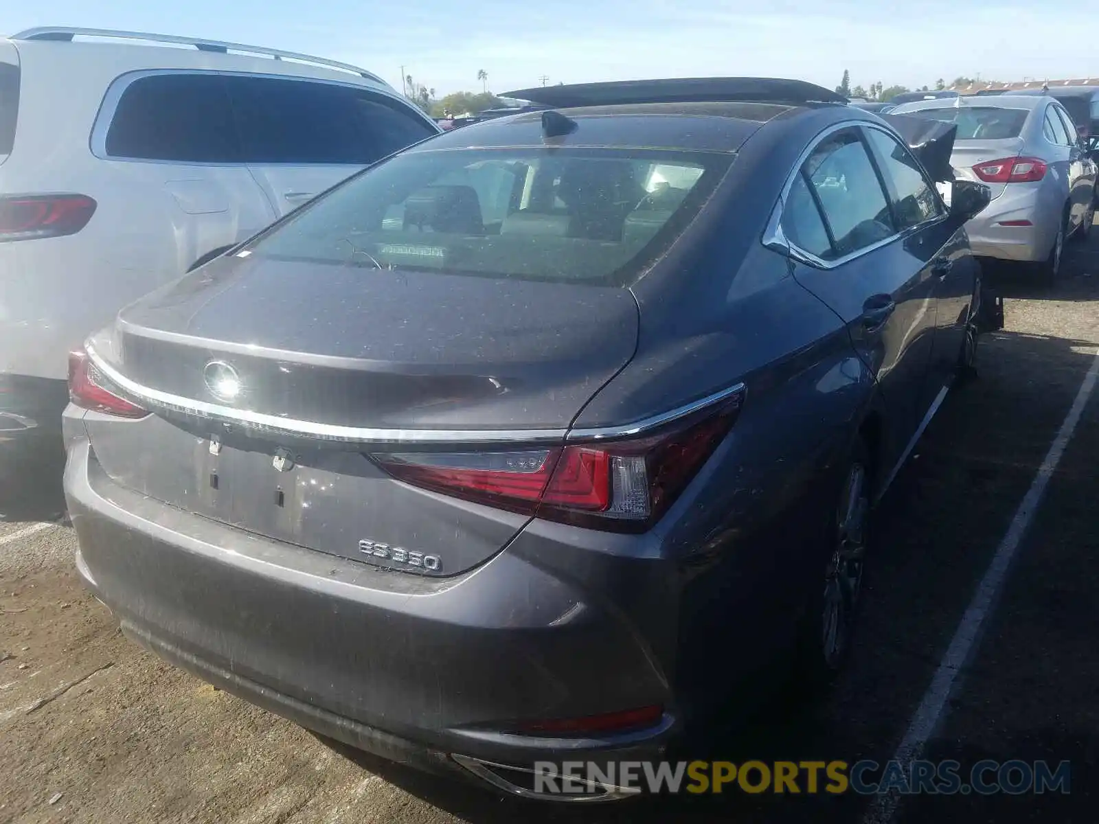 4 Photograph of a damaged car 58ADZ1B11LU061863 LEXUS ES350 2020