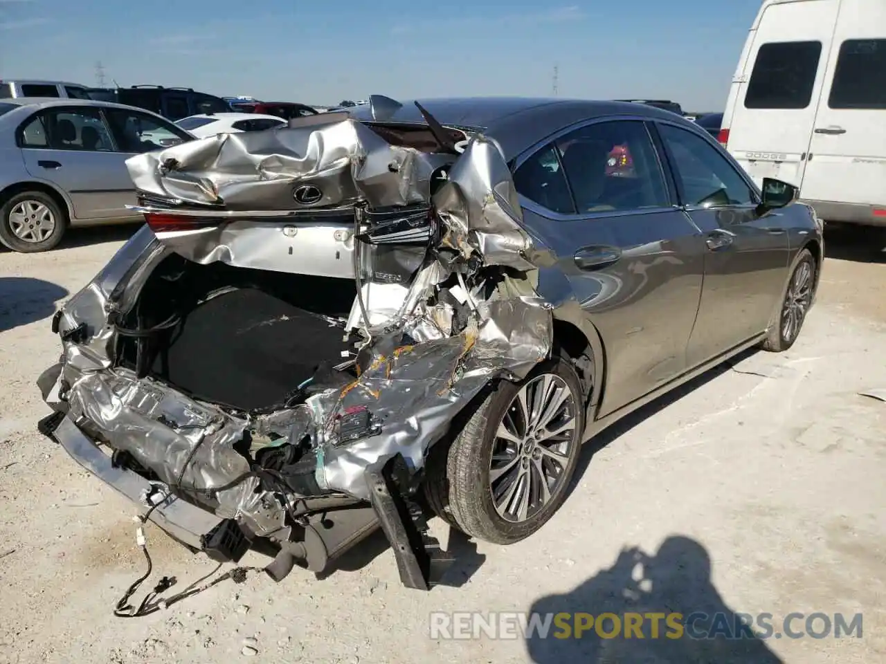 4 Photograph of a damaged car 58ADZ1B11LU065041 LEXUS ES350 2020