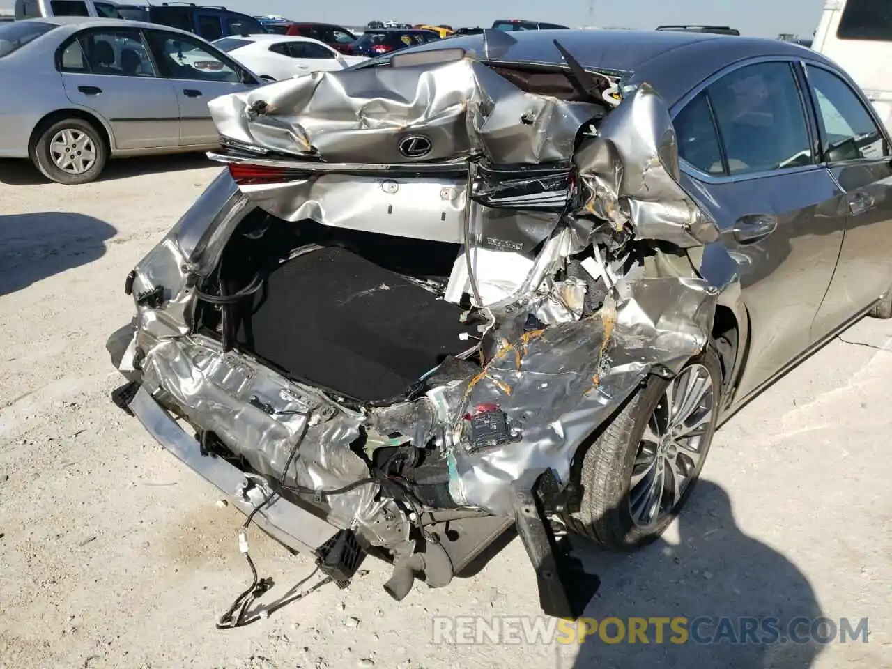 9 Photograph of a damaged car 58ADZ1B11LU065041 LEXUS ES350 2020