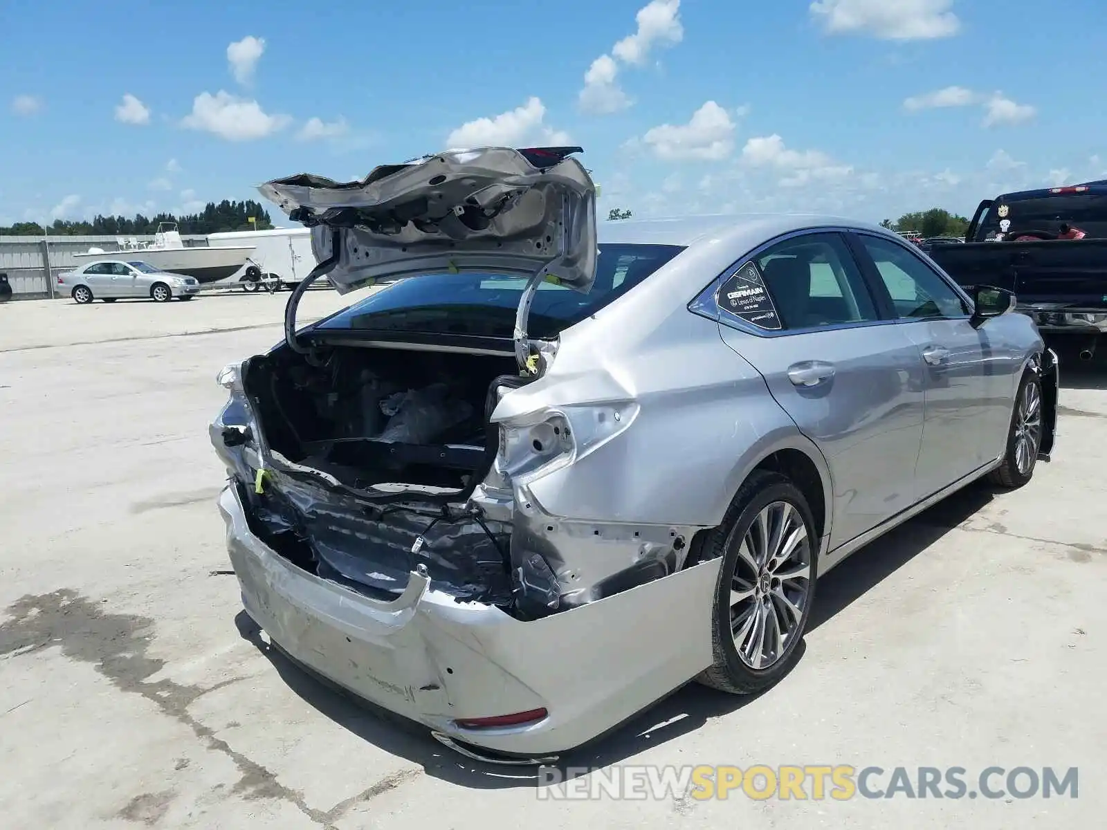 4 Photograph of a damaged car 58ADZ1B11LU066965 LEXUS ES350 2020