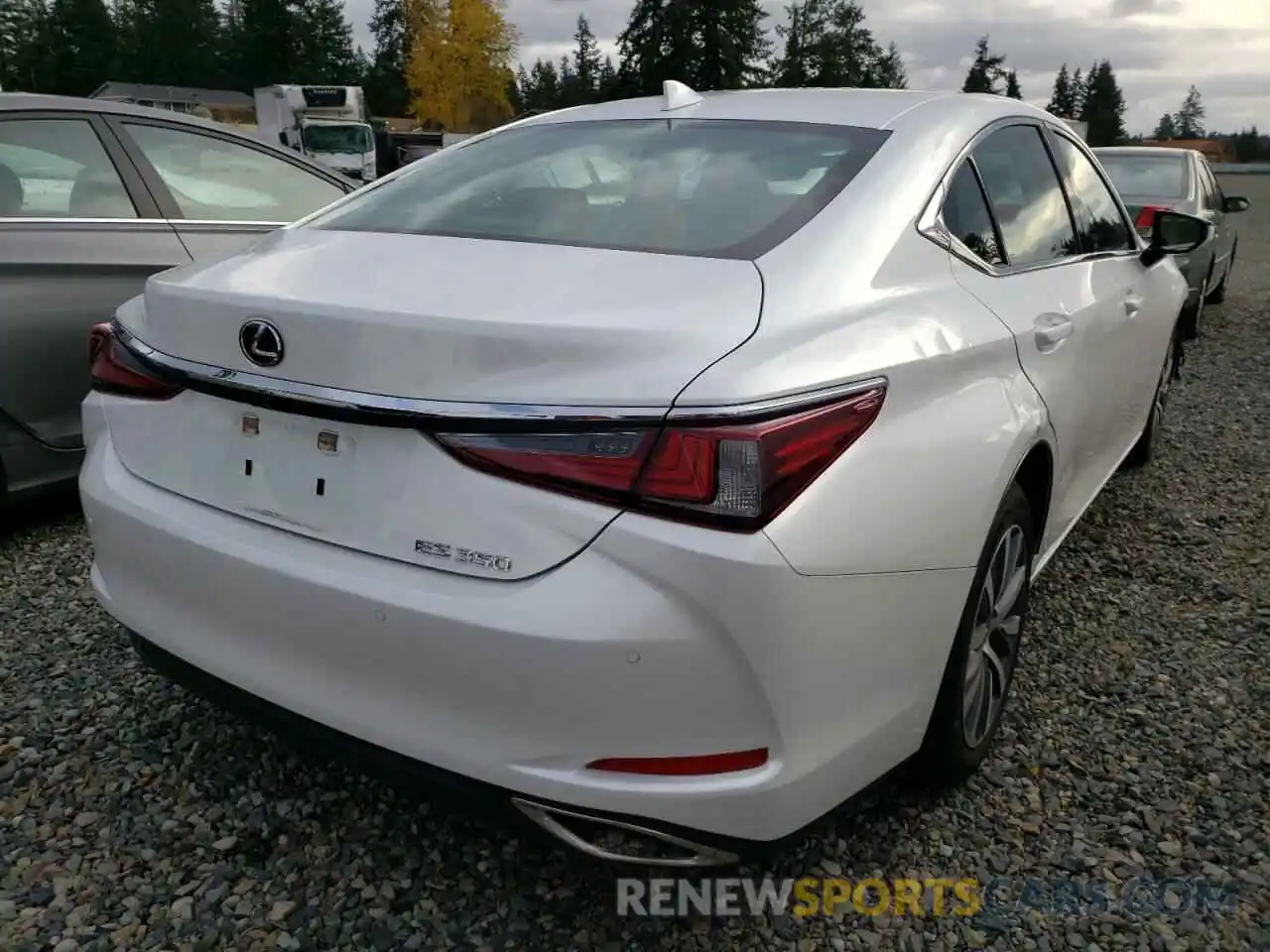 4 Photograph of a damaged car 58ADZ1B12LU051360 LEXUS ES350 2020