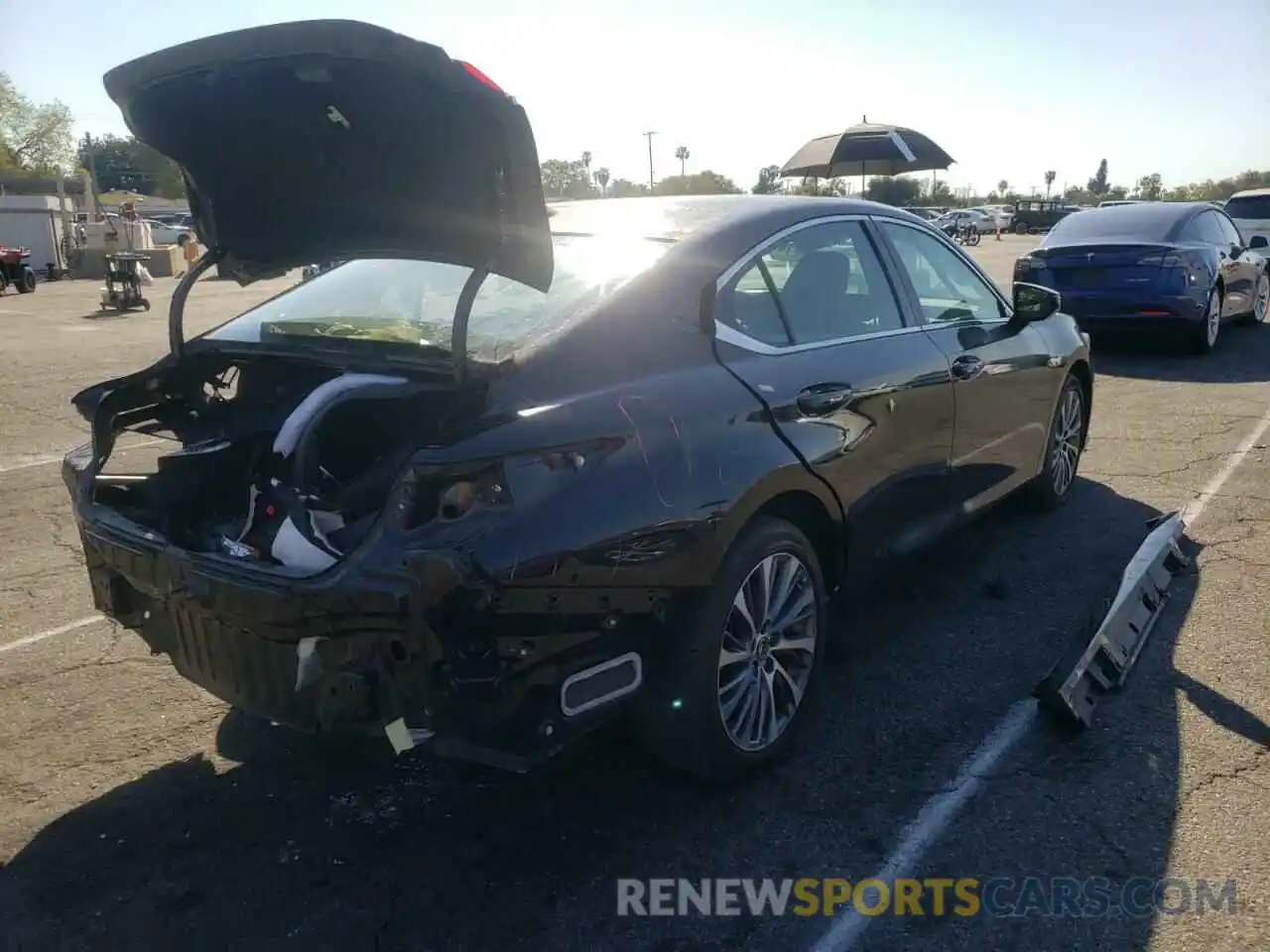 4 Photograph of a damaged car 58ADZ1B12LU056705 LEXUS ES350 2020