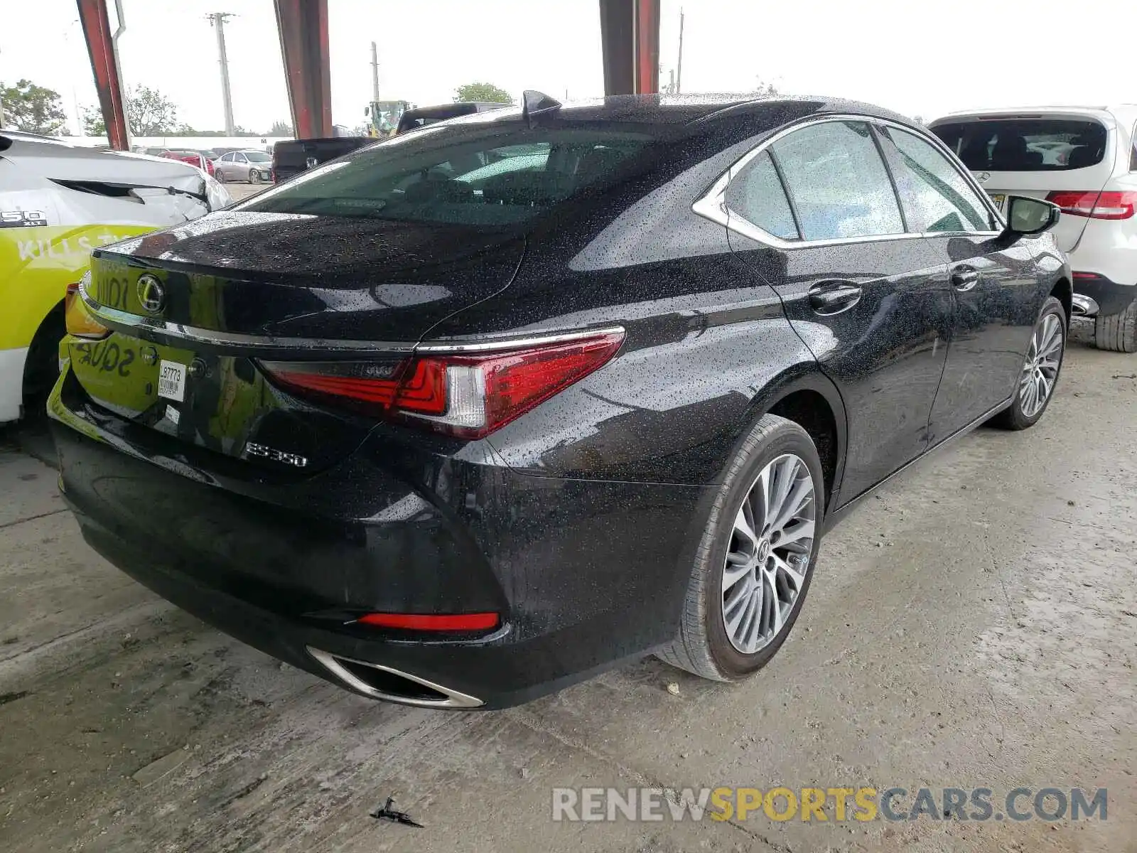 4 Photograph of a damaged car 58ADZ1B12LU057563 LEXUS ES350 2020