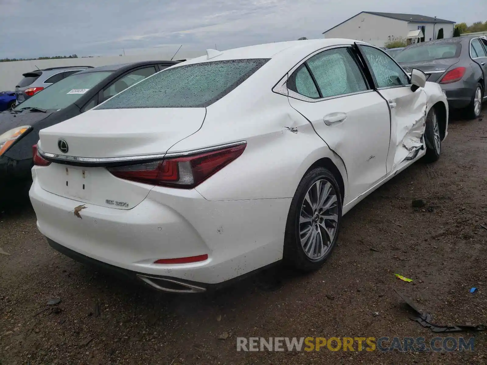 4 Photograph of a damaged car 58ADZ1B12LU062813 LEXUS ES350 2020