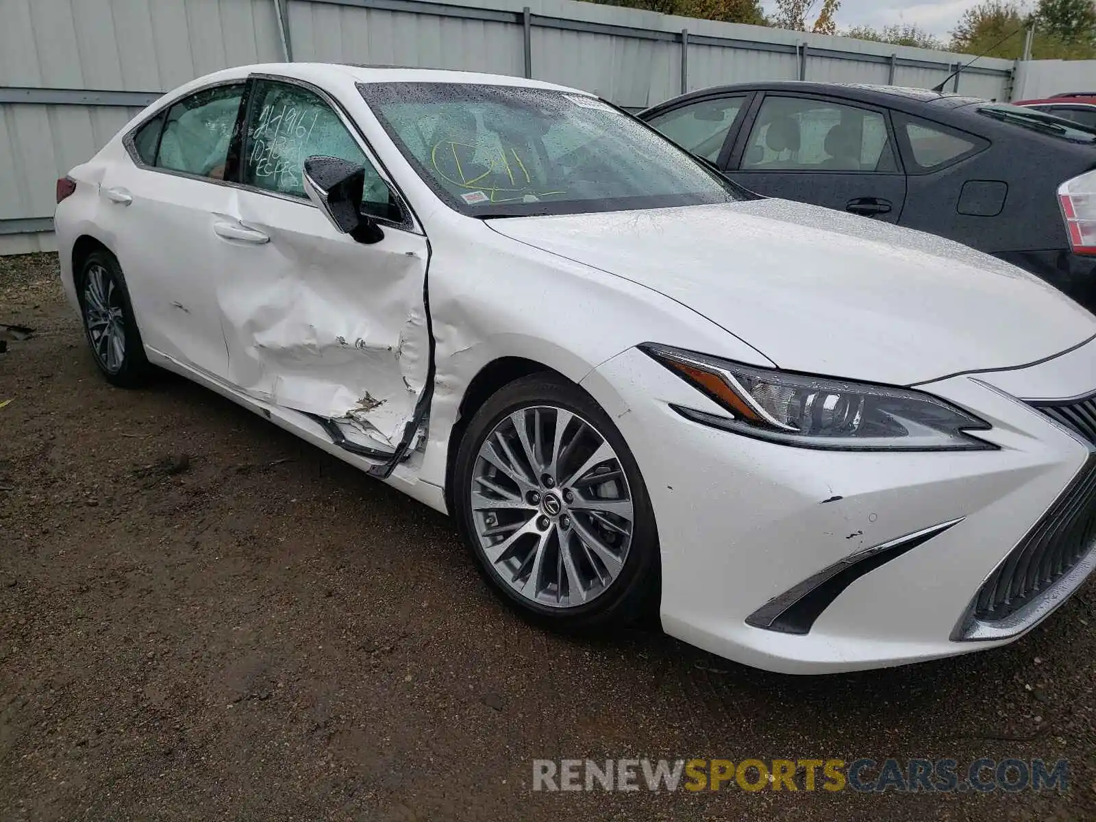 9 Photograph of a damaged car 58ADZ1B12LU062813 LEXUS ES350 2020