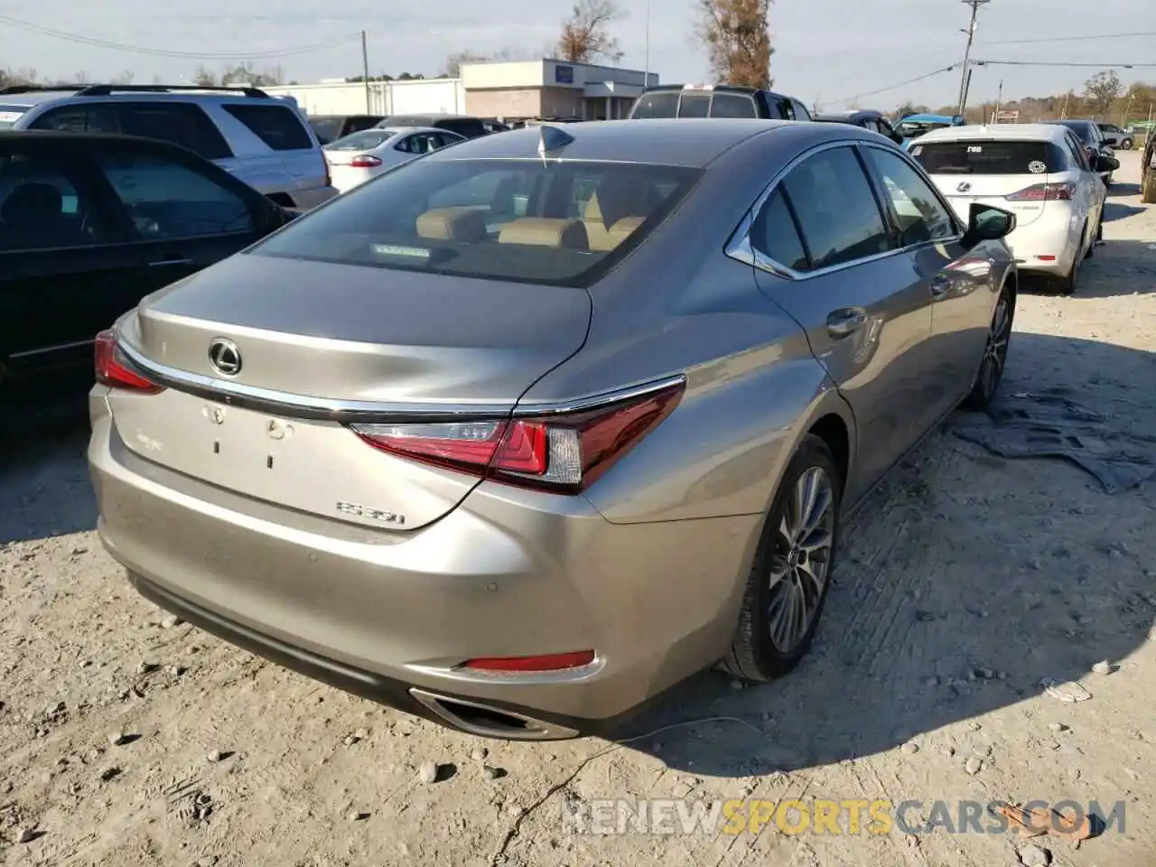 4 Photograph of a damaged car 58ADZ1B12LU066473 LEXUS ES350 2020