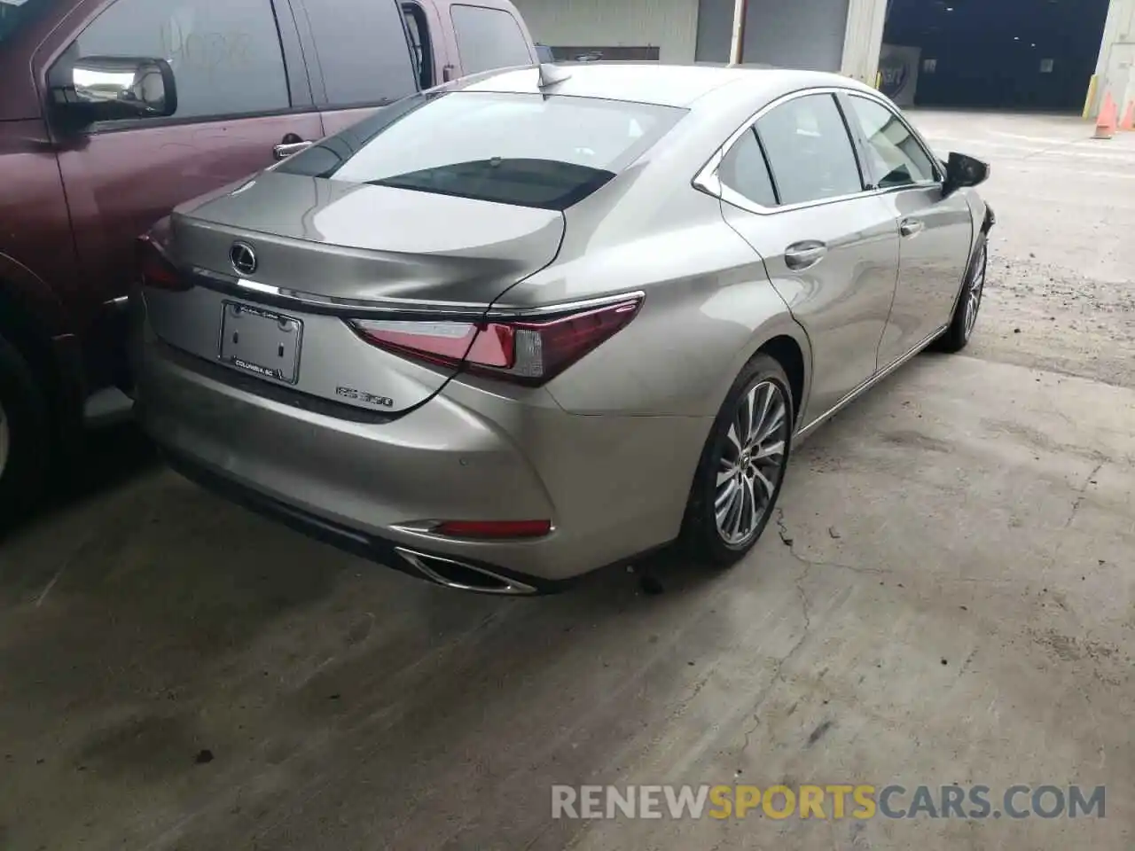 4 Photograph of a damaged car 58ADZ1B12LU067476 LEXUS ES350 2020