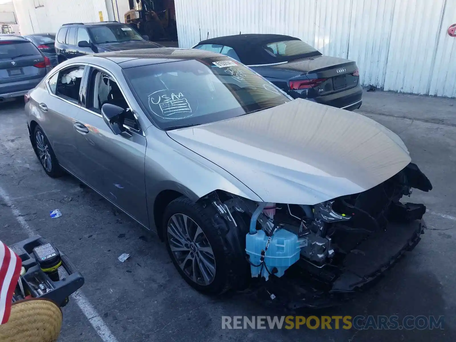 1 Photograph of a damaged car 58ADZ1B12LU076212 LEXUS ES350 2020