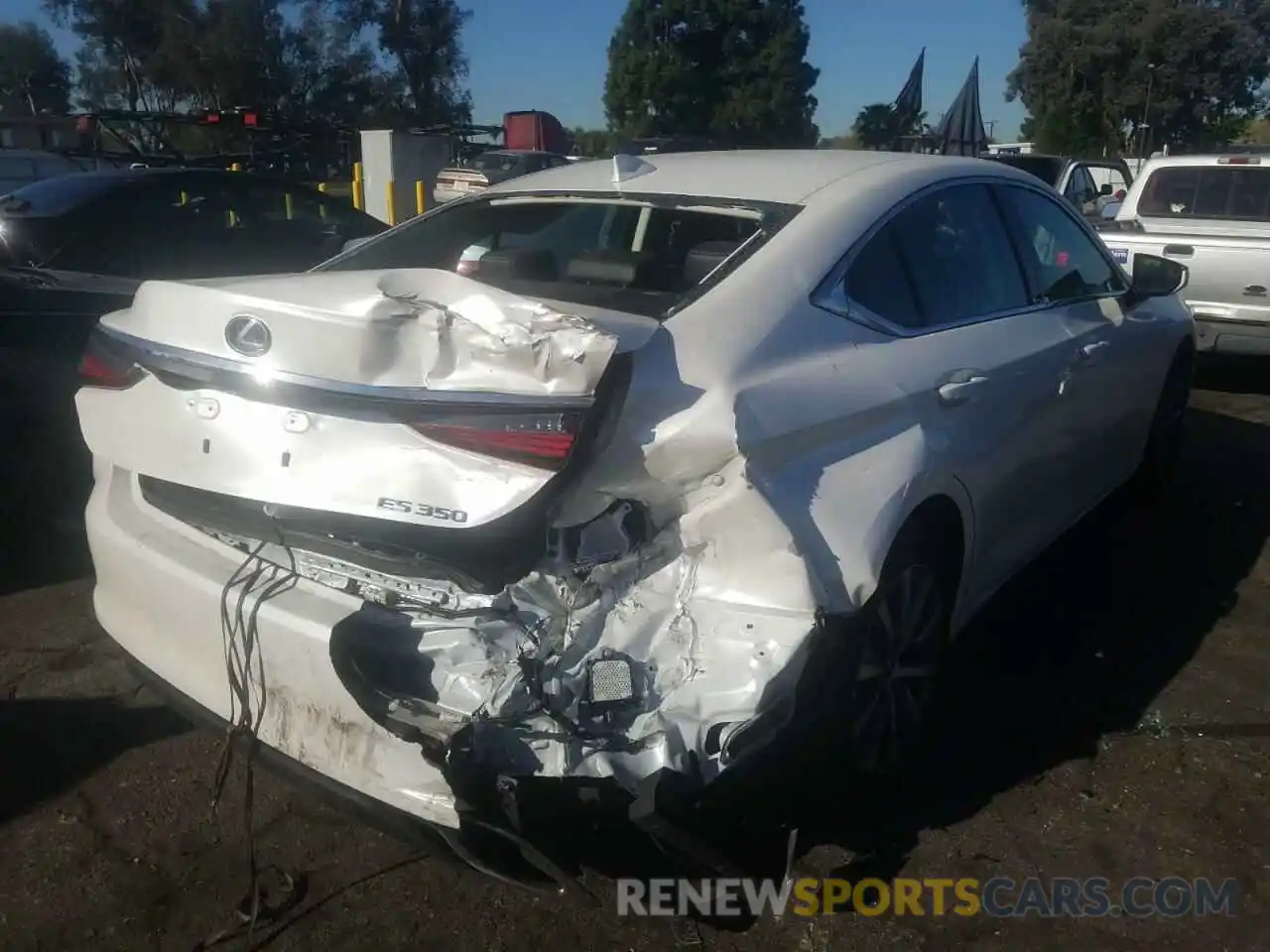 4 Photograph of a damaged car 58ADZ1B13LU057278 LEXUS ES350 2020