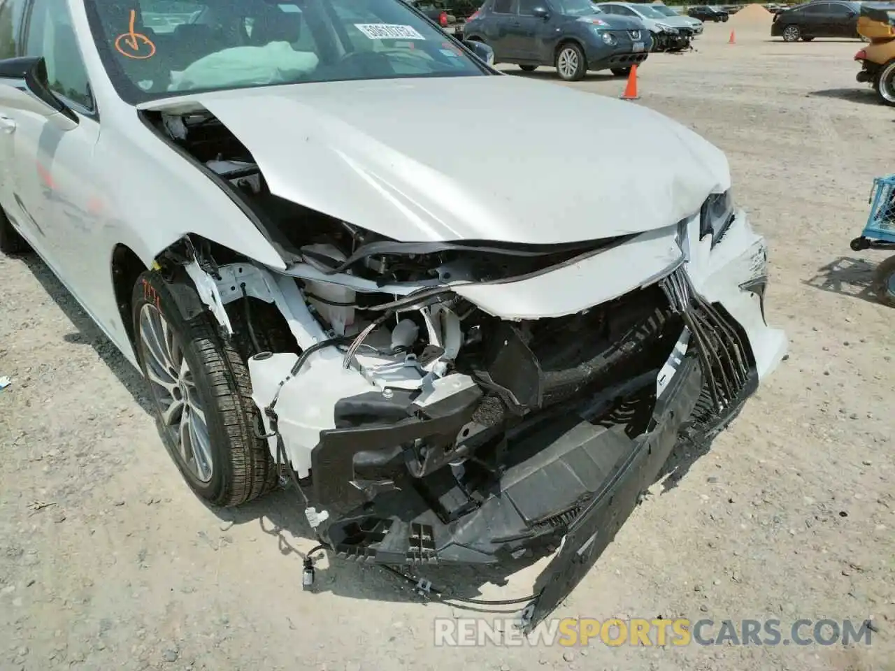 9 Photograph of a damaged car 58ADZ1B13LU080074 LEXUS ES350 2020