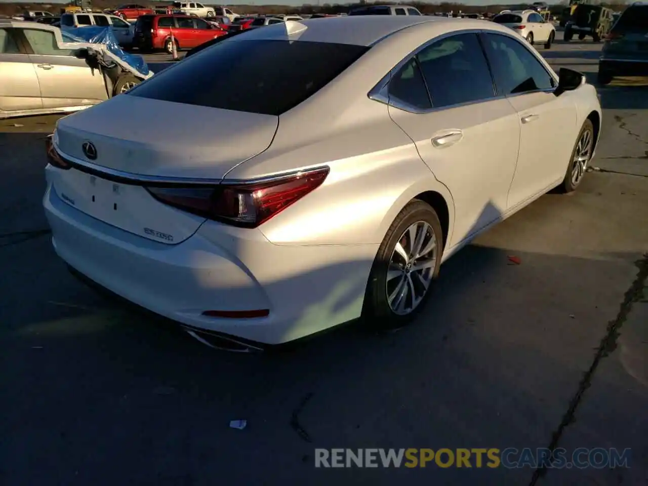 4 Photograph of a damaged car 58ADZ1B14LU052865 LEXUS ES350 2020