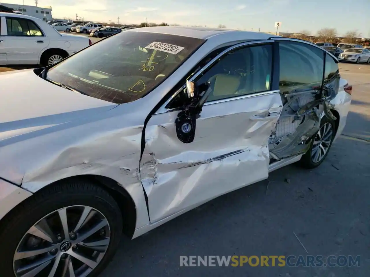 9 Photograph of a damaged car 58ADZ1B14LU052865 LEXUS ES350 2020