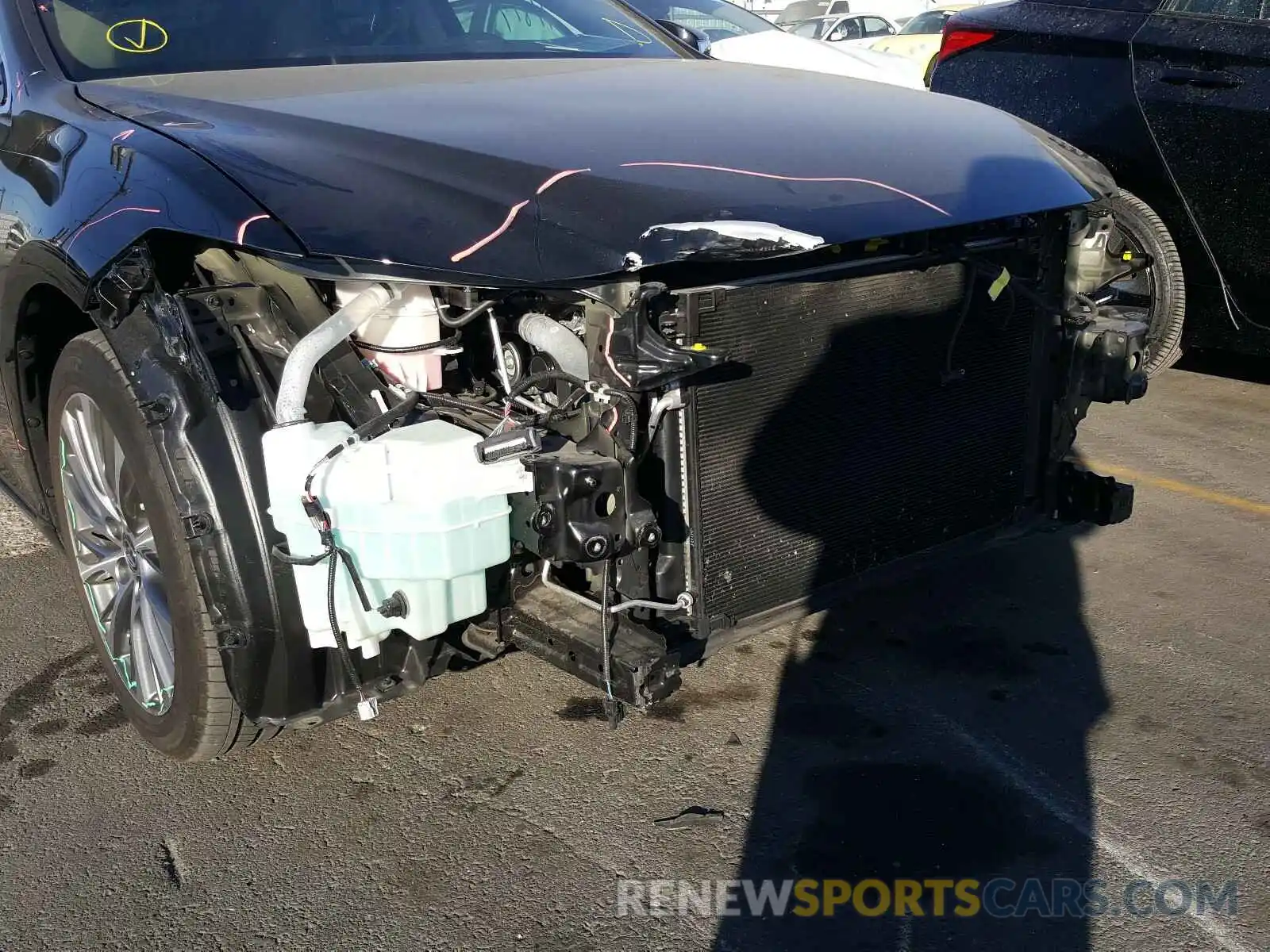 9 Photograph of a damaged car 58ADZ1B14LU061422 LEXUS ES350 2020