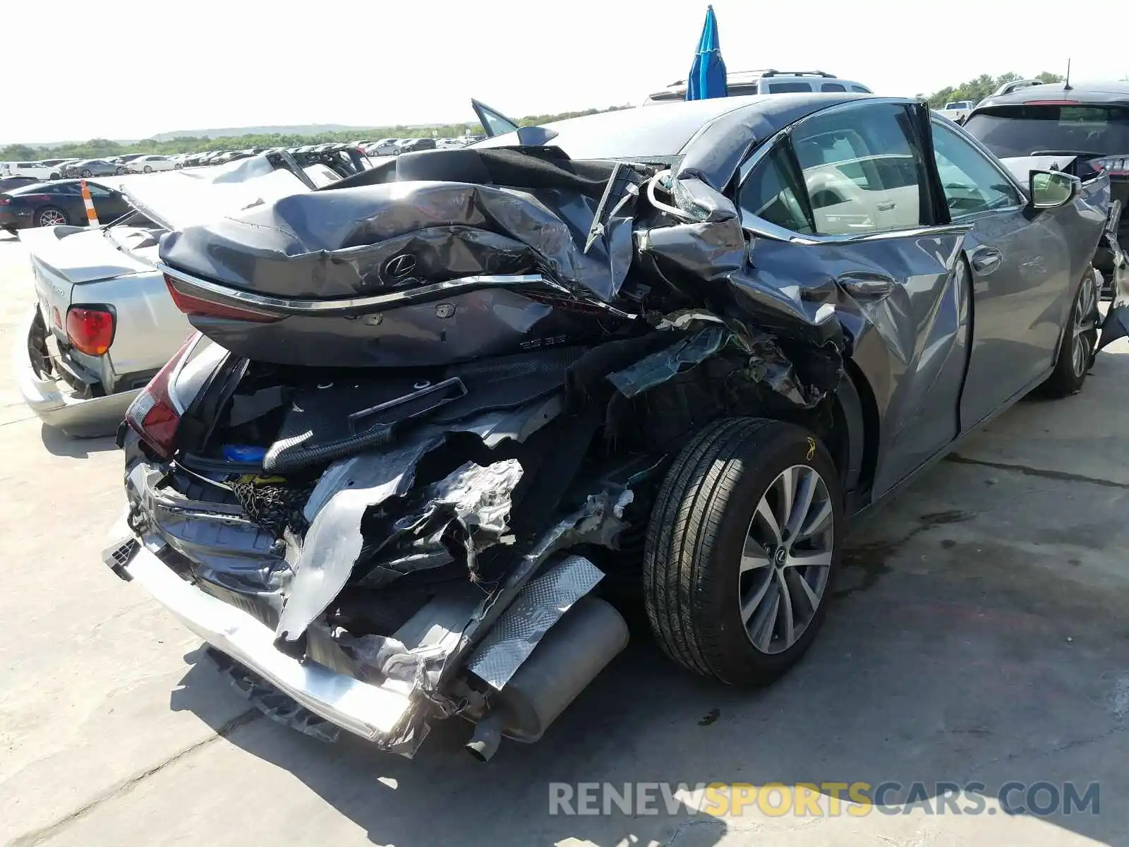 4 Photograph of a damaged car 58ADZ1B14LU062991 LEXUS ES350 2020