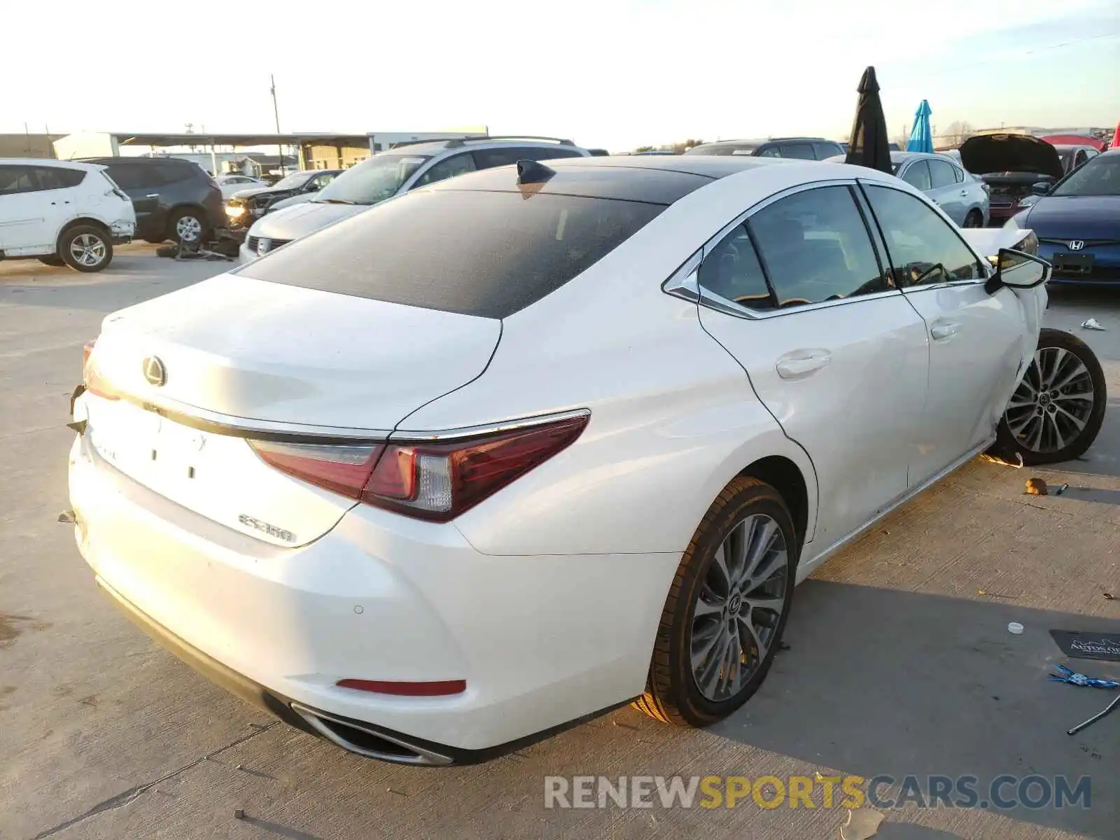 4 Photograph of a damaged car 58ADZ1B14LU065969 LEXUS ES350 2020