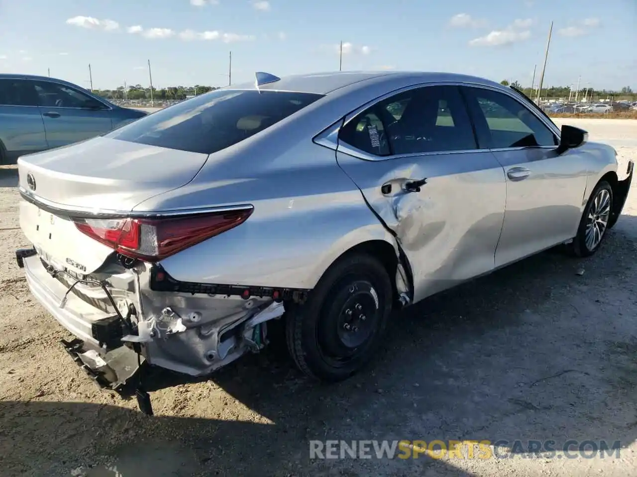 4 Photograph of a damaged car 58ADZ1B14LU070105 LEXUS ES350 2020