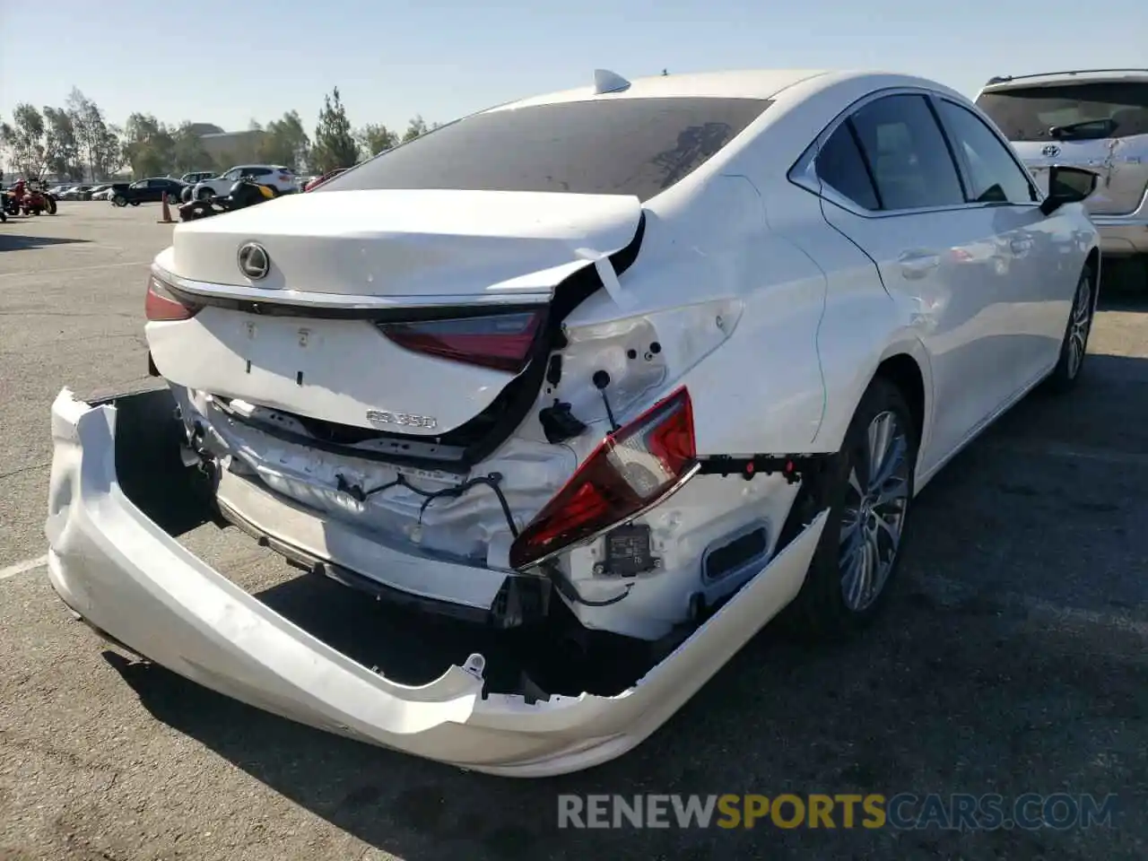 4 Photograph of a damaged car 58ADZ1B14LU081377 LEXUS ES350 2020