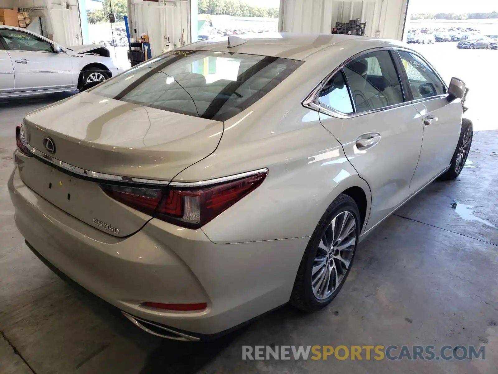 4 Photograph of a damaged car 58ADZ1B15LU052552 LEXUS ES350 2020