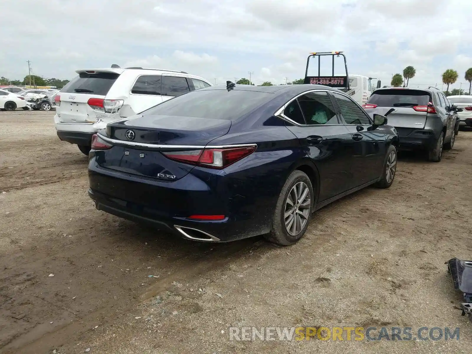 4 Photograph of a damaged car 58ADZ1B15LU058075 LEXUS ES350 2020