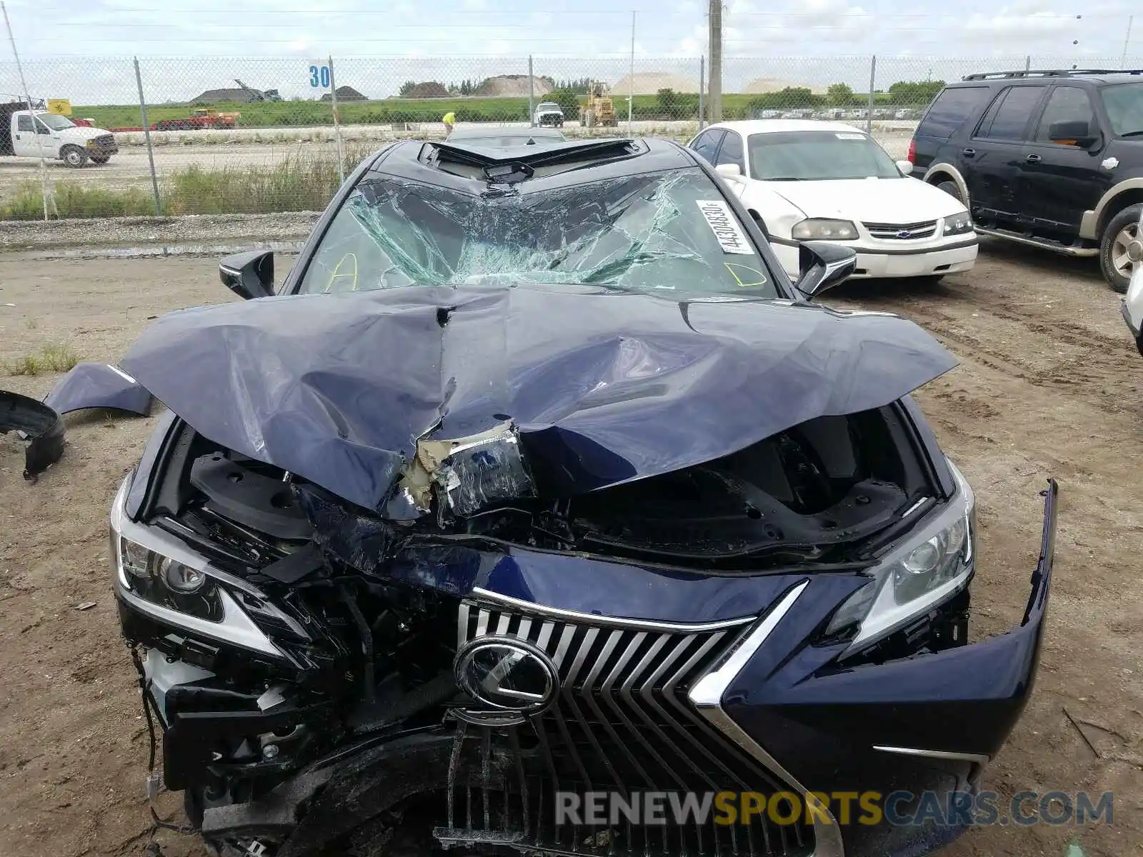 9 Photograph of a damaged car 58ADZ1B15LU058075 LEXUS ES350 2020