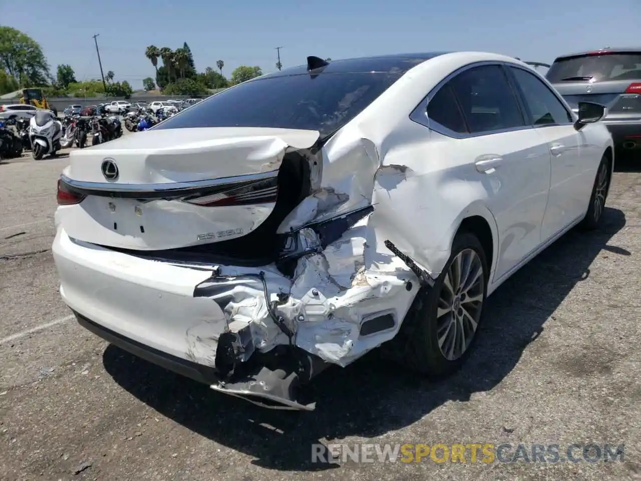 4 Photograph of a damaged car 58ADZ1B15LU059825 LEXUS ES350 2020