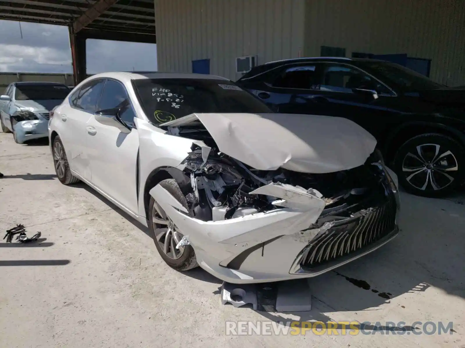 1 Photograph of a damaged car 58ADZ1B15LU068153 LEXUS ES350 2020