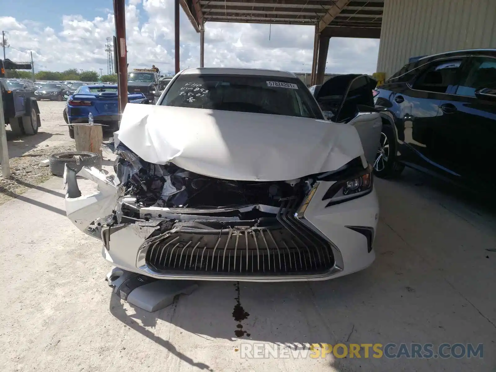 9 Photograph of a damaged car 58ADZ1B15LU068153 LEXUS ES350 2020