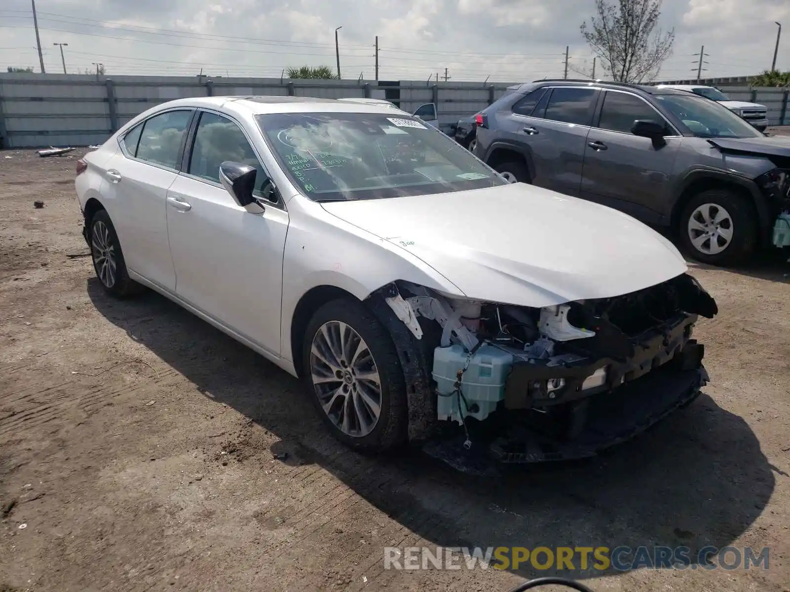 1 Photograph of a damaged car 58ADZ1B15LU070937 LEXUS ES350 2020