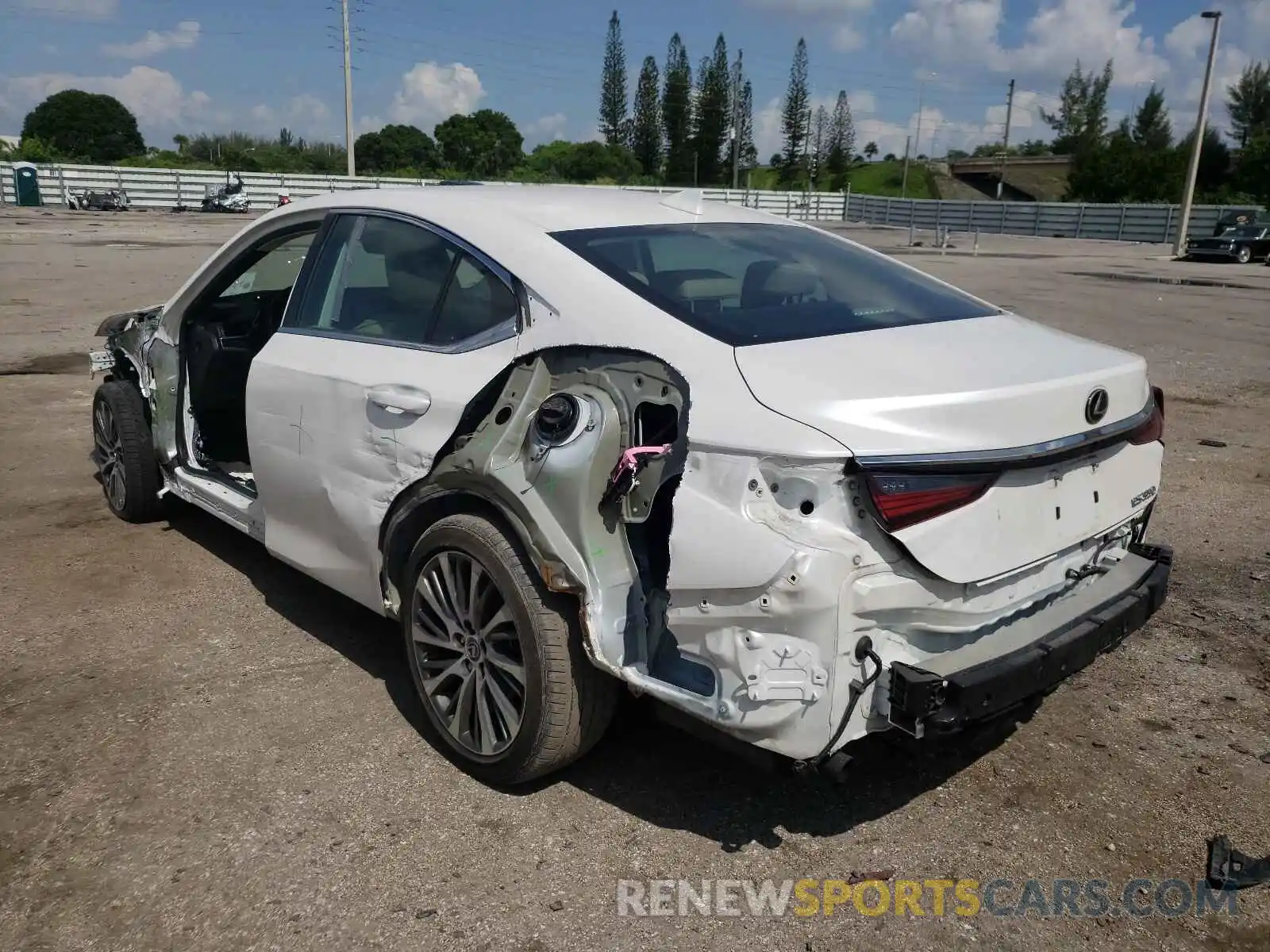 3 Photograph of a damaged car 58ADZ1B15LU070937 LEXUS ES350 2020