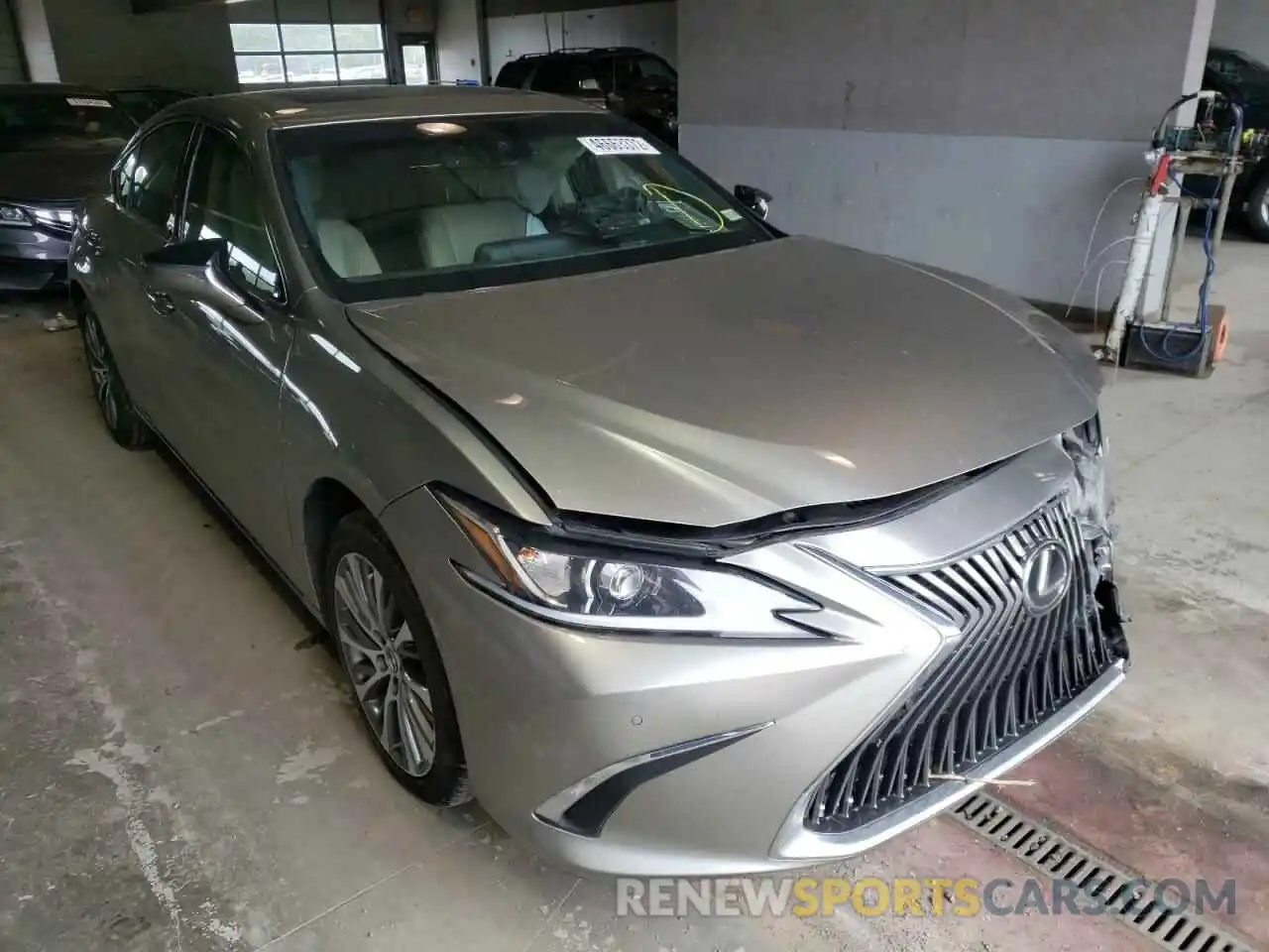 1 Фотография поврежденного автомобиля 58ADZ1B15LU072400 LEXUS ES350 2020