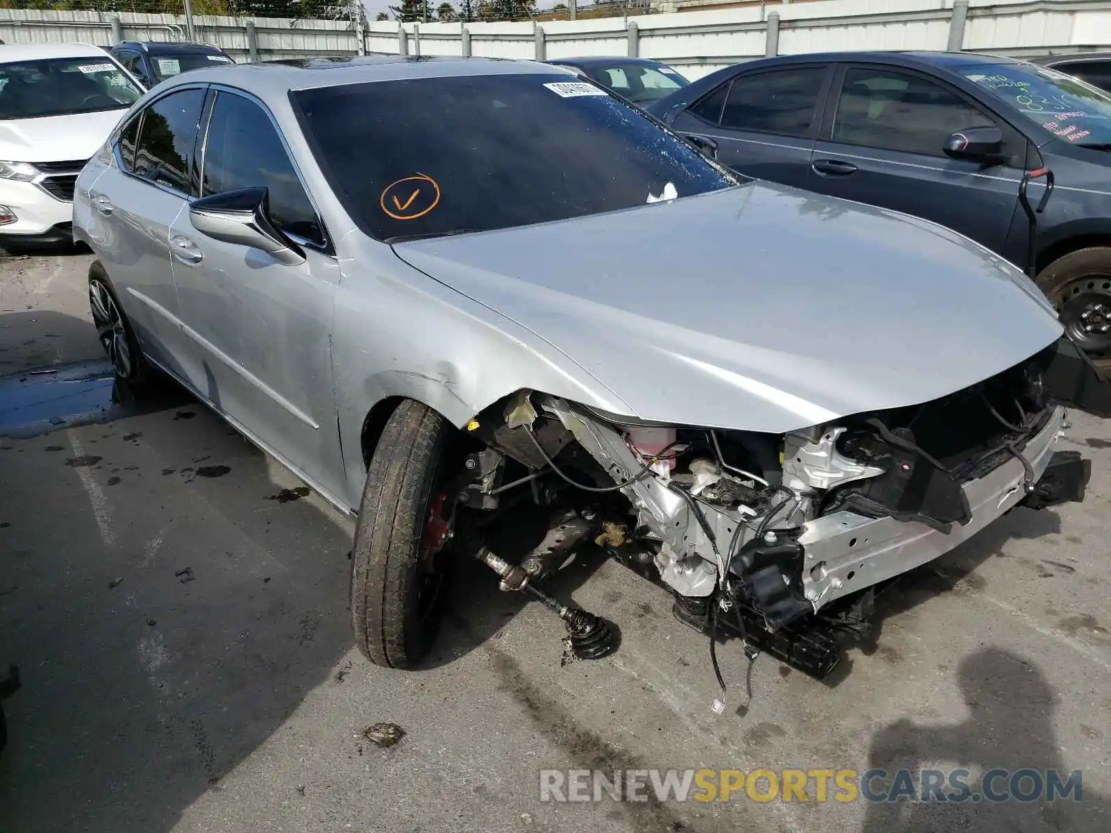 1 Photograph of a damaged car 58ADZ1B15LU078505 LEXUS ES350 2020