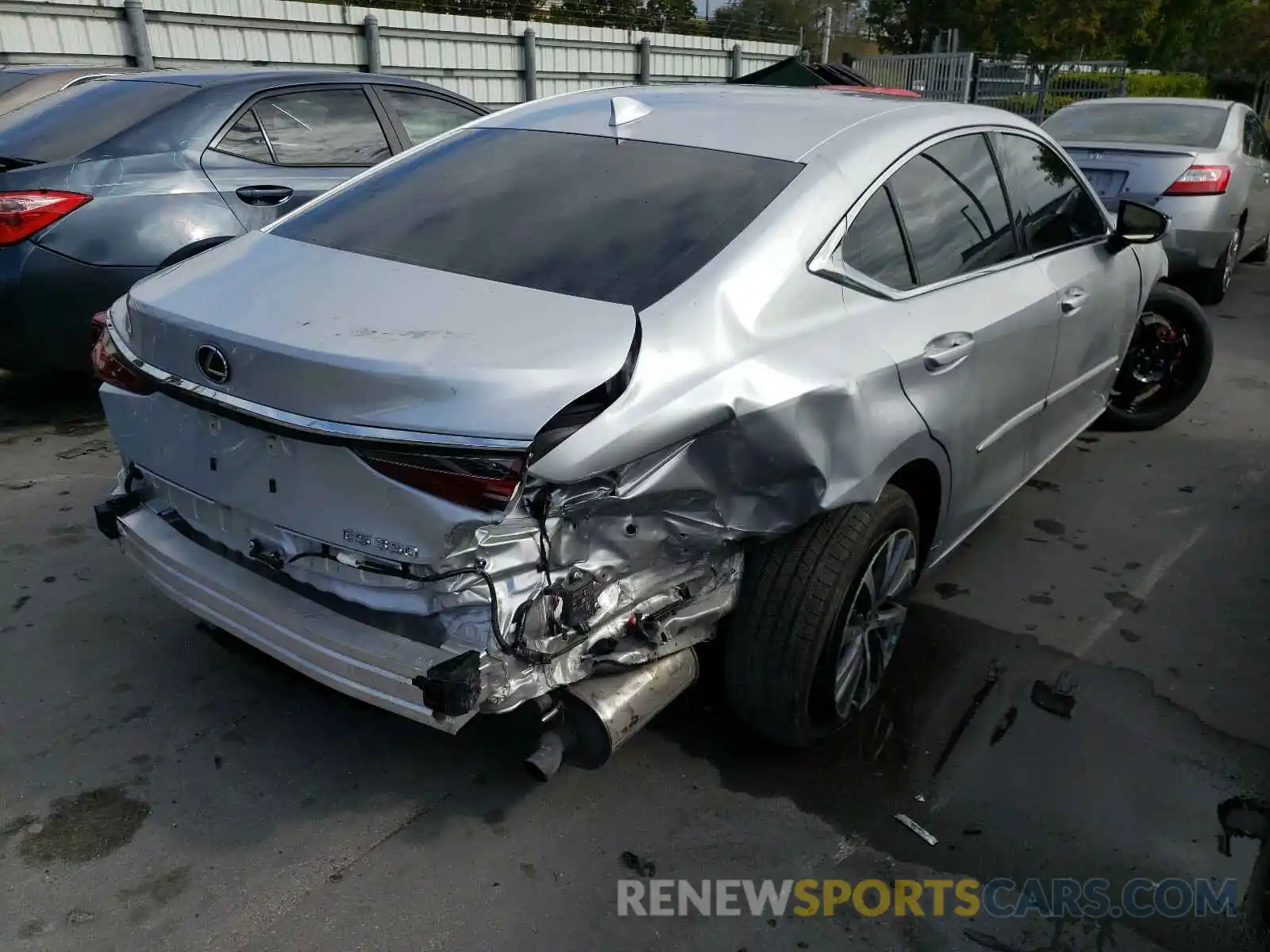 4 Photograph of a damaged car 58ADZ1B15LU078505 LEXUS ES350 2020